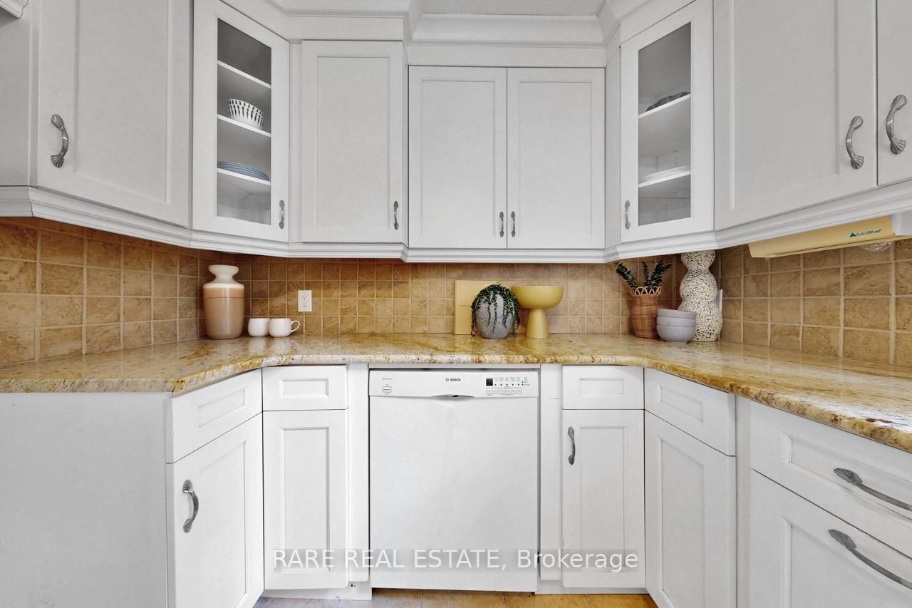 Photo 15 of 192 Three Valleys Drive, North York, Parkwoods-Donalda — HOMEH
