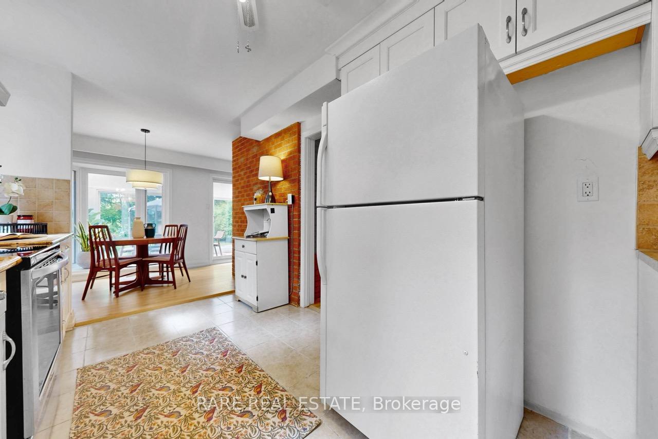 Photo 16 of 192 Three Valleys Drive, North York, Parkwoods-Donalda — HOMEH