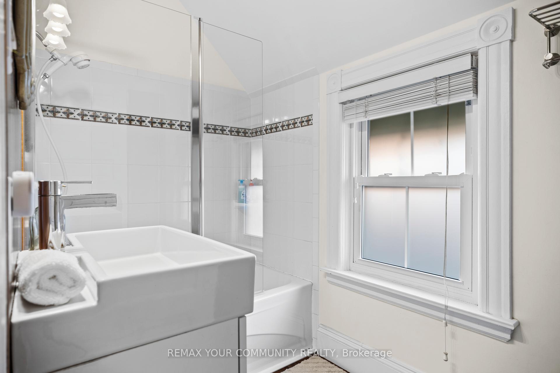Photo 15 of 20 Victoria Street, St. Thomas — HOMEH