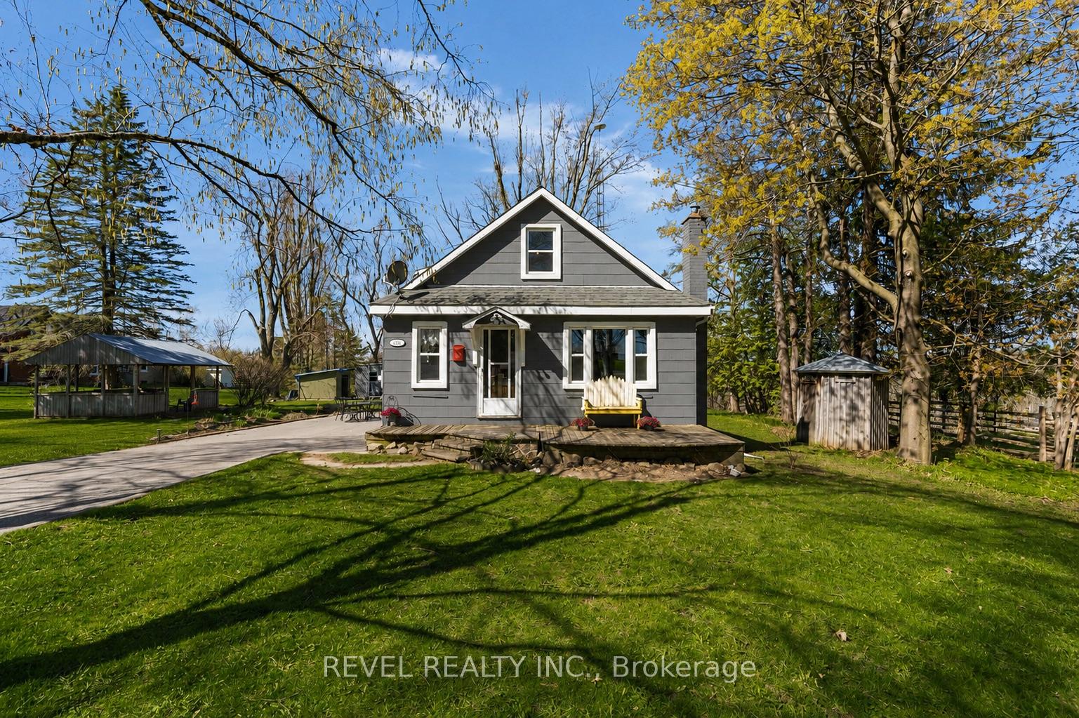 Photo of 2940 Old Second Road S