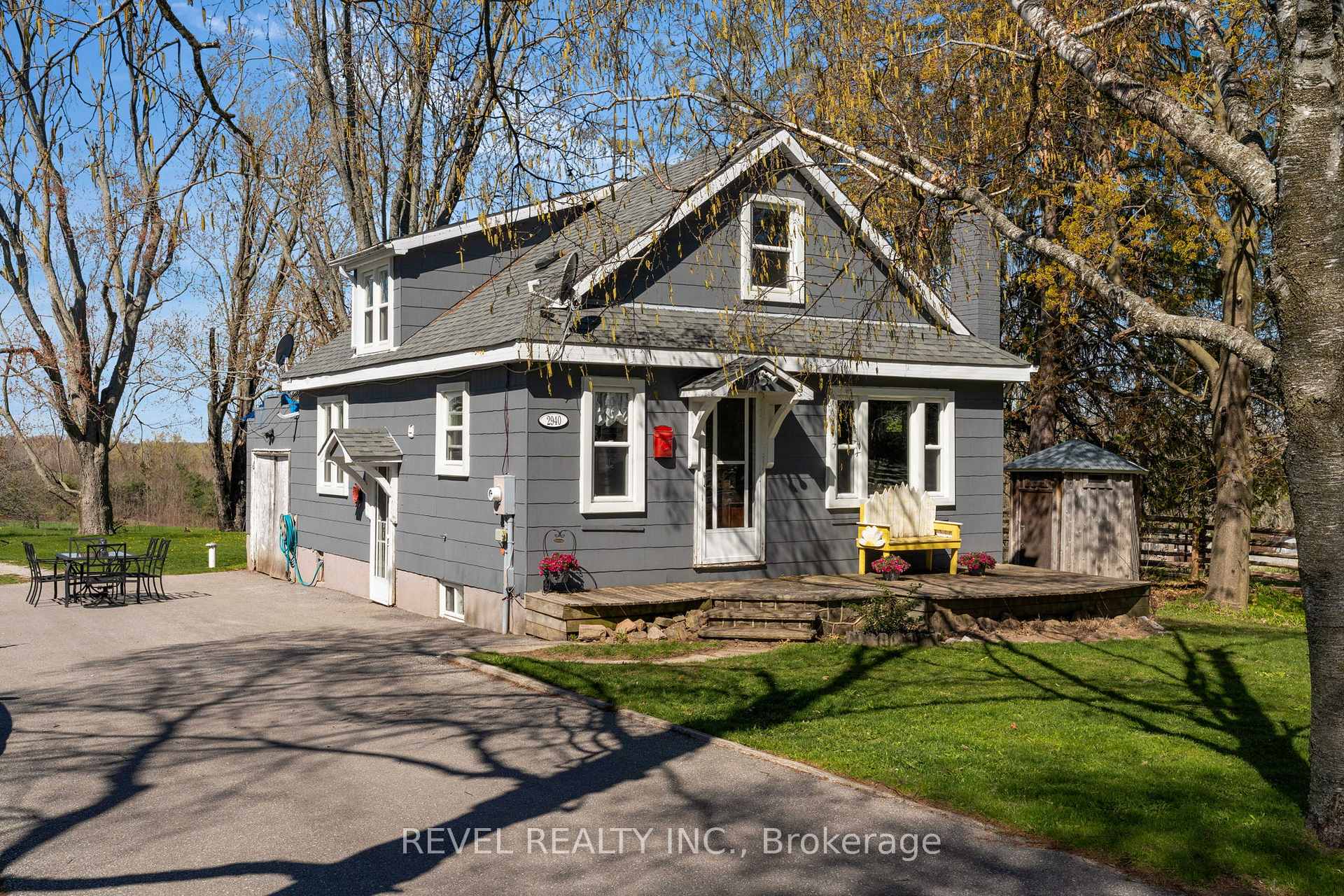 Photo 2 of 2940 Old Second Road S, Springwater, Midhurst — HOMEH