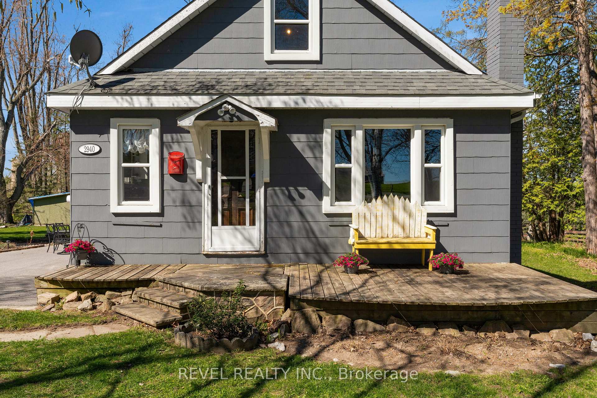 Photo 3 of 2940 Old Second Road S, Springwater, Midhurst — HOMEH