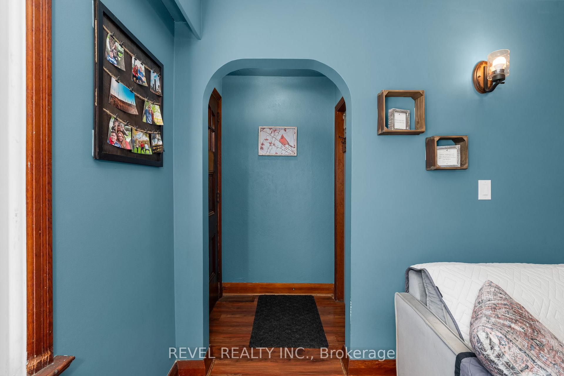 Photo 5 of 2940 Old Second Road S, Springwater, Midhurst — HOMEH