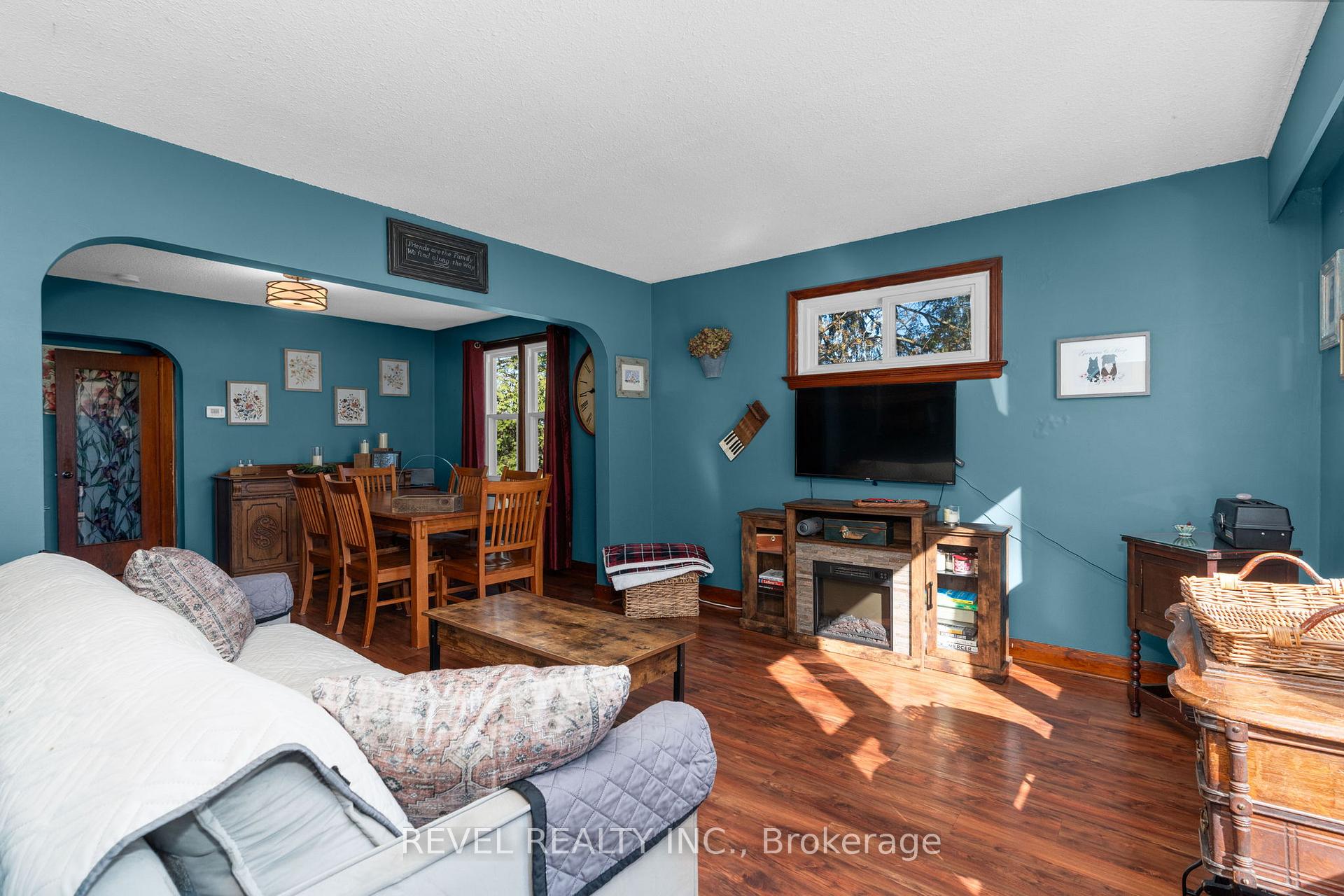 Photo 7 of 2940 Old Second Road S, Springwater, Midhurst — HOMEH