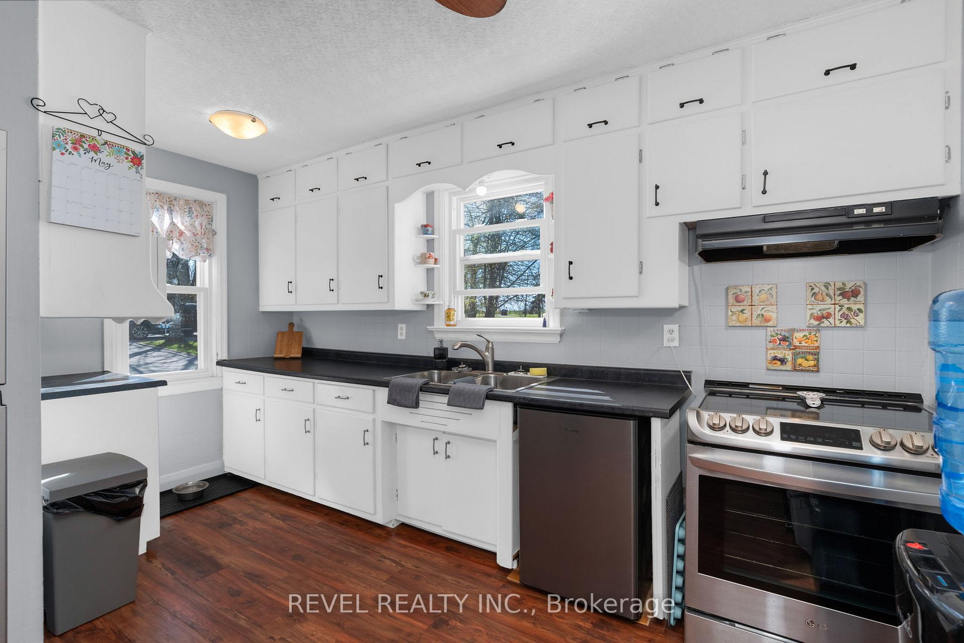 Photo 10 of 2940 Old Second Road S, Springwater, Midhurst — HOMEH