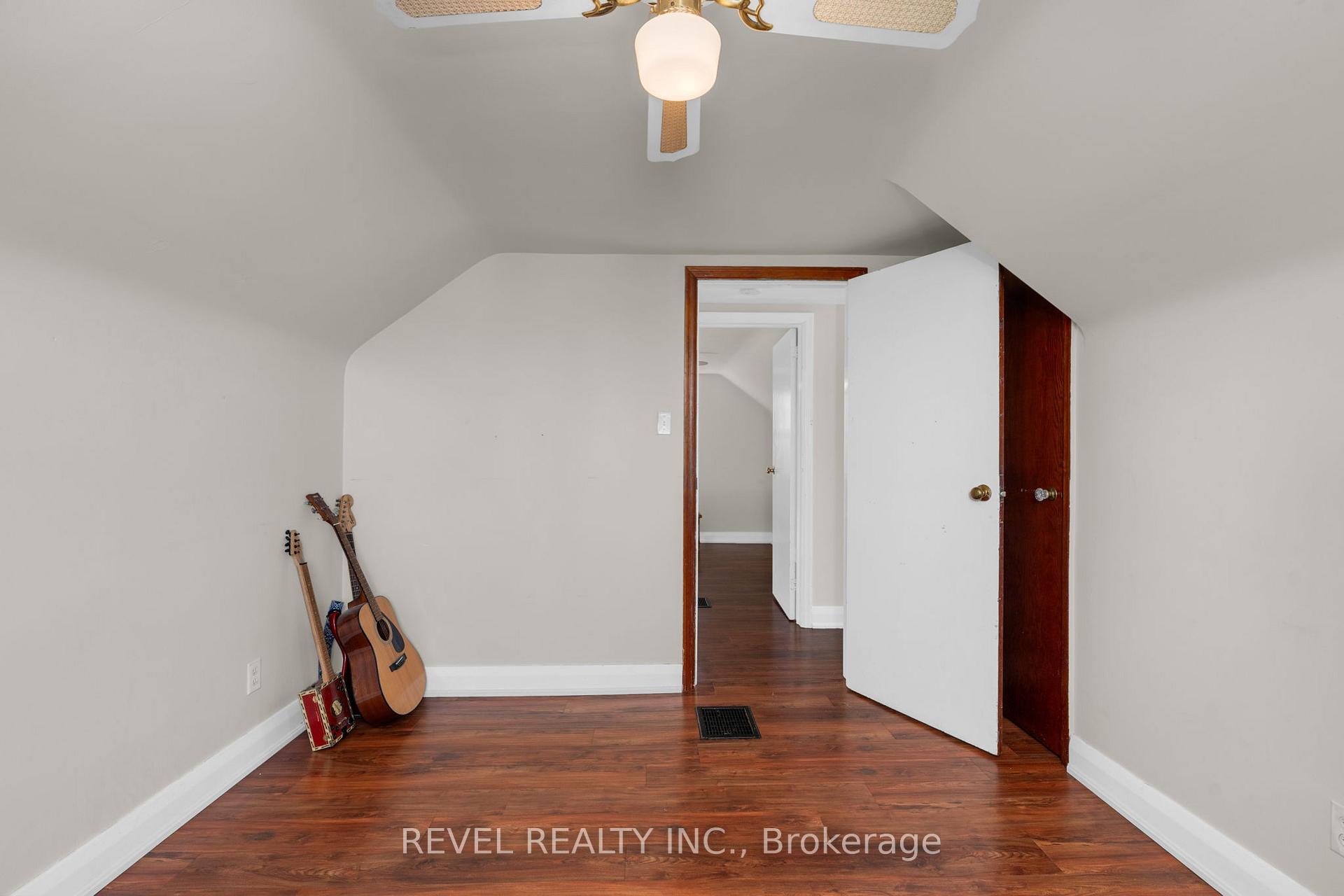 Photo 19 of 2940 Old Second Road S, Springwater, Midhurst — HOMEH