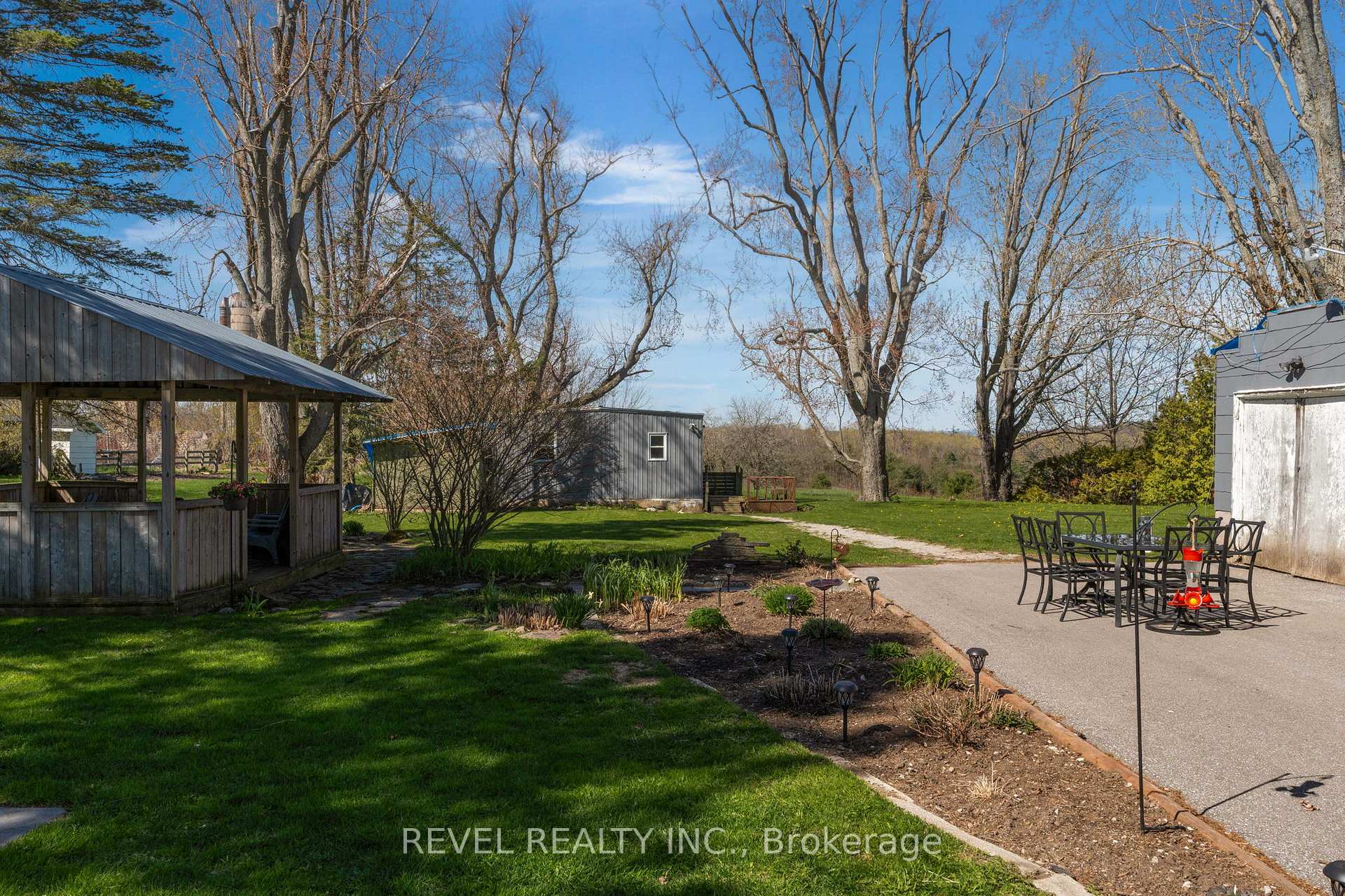 Photo 22 of 2940 Old Second Road S, Springwater, Midhurst — HOMEH
