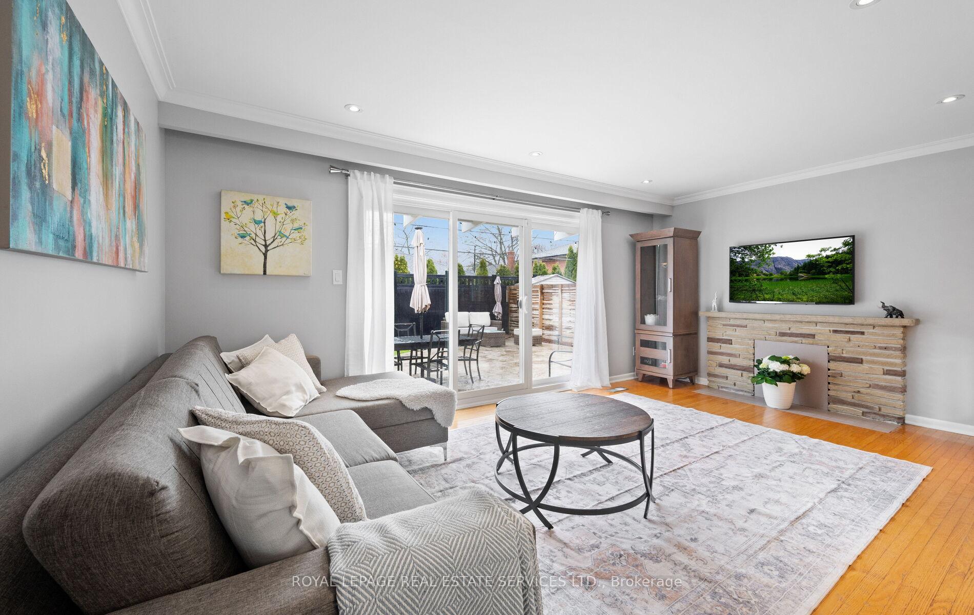Photo 7 of 22 Arbroath Crescent, Etobicoke, Markland Wood — HOMEH
