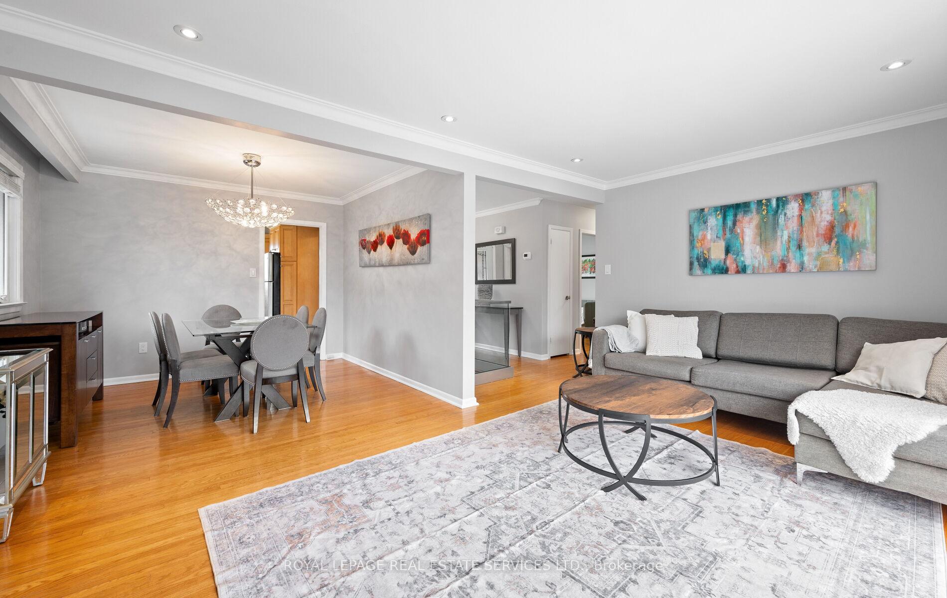 Photo 9 of 22 Arbroath Crescent, Etobicoke, Markland Wood — HOMEH