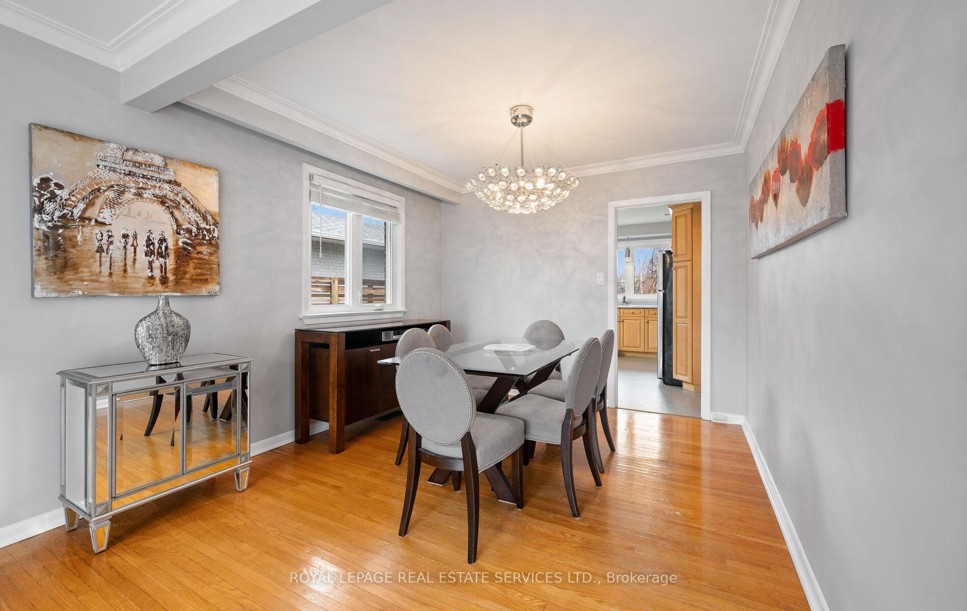 Photo 10 of 22 Arbroath Crescent, Etobicoke, Markland Wood — HOMEH