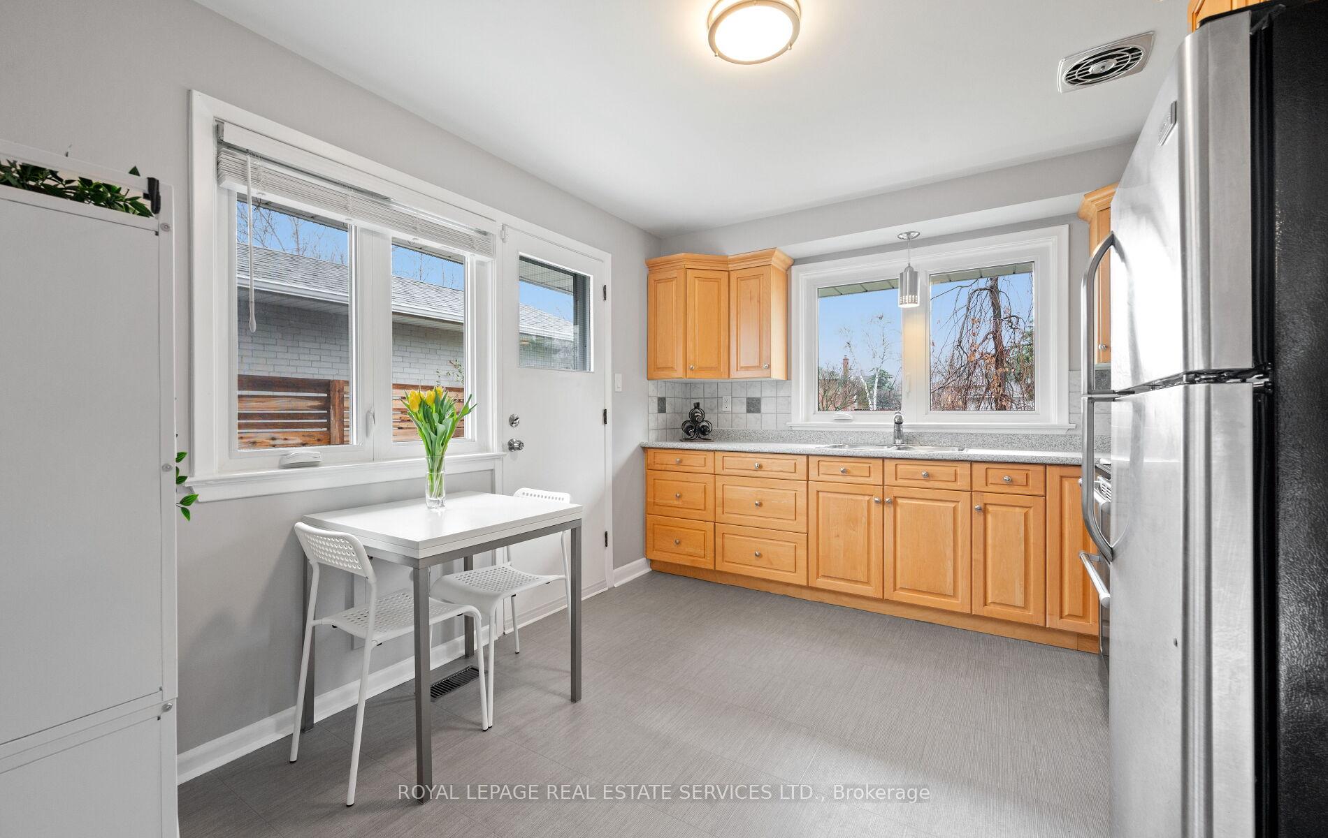 Photo 13 of 22 Arbroath Crescent, Etobicoke, Markland Wood — HOMEH
