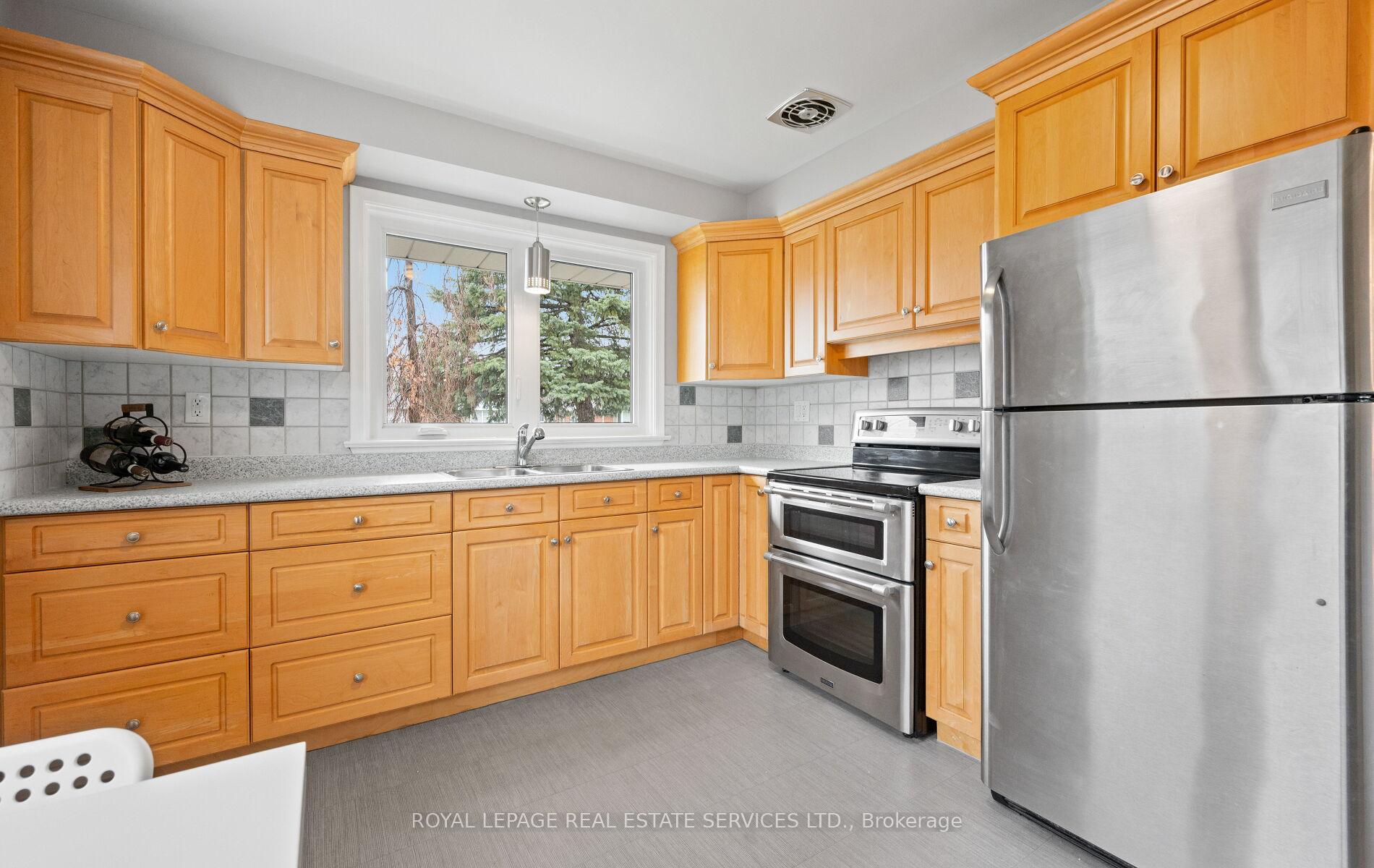 Photo 14 of 22 Arbroath Crescent, Etobicoke, Markland Wood — HOMEH