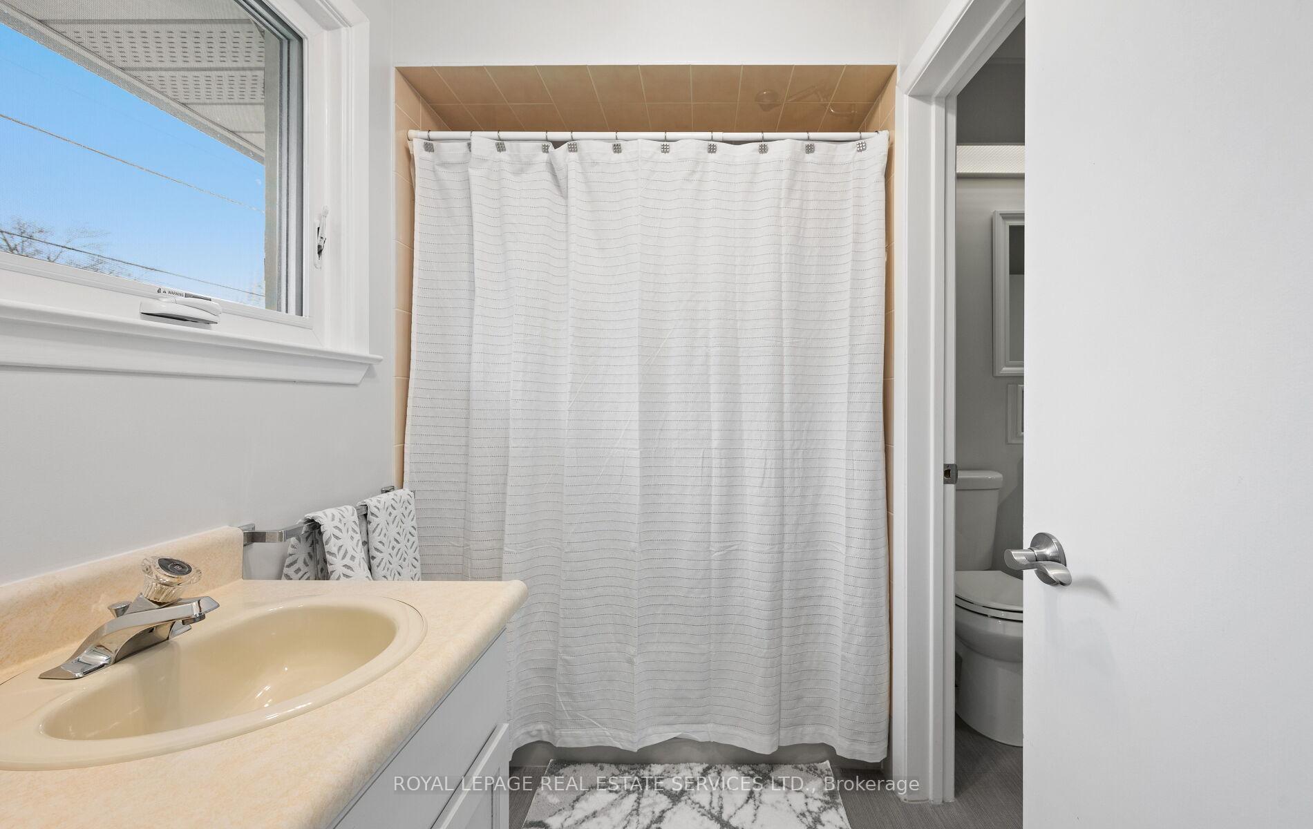 Photo 20 of 22 Arbroath Crescent, Etobicoke, Markland Wood — HOMEH