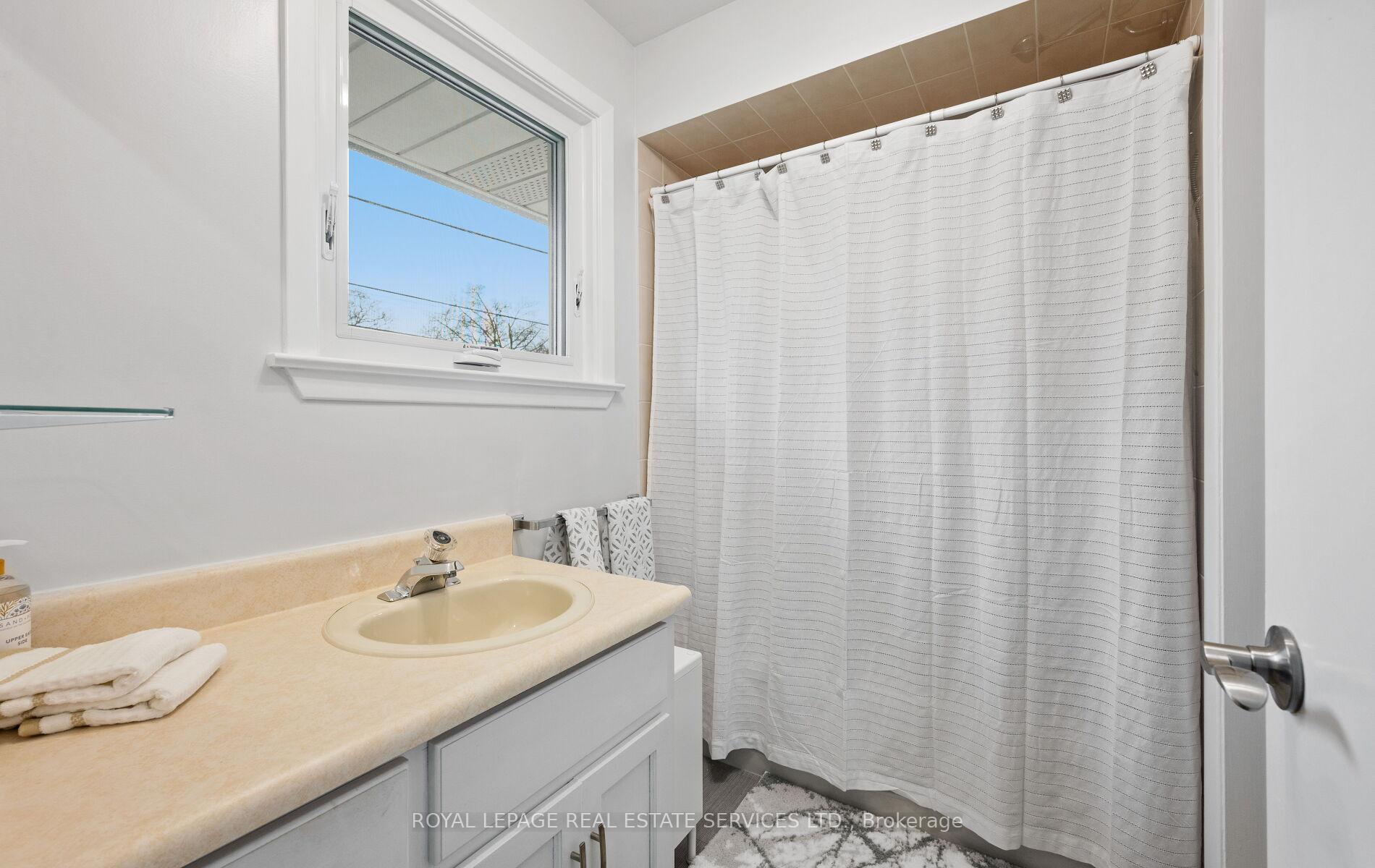 Photo 21 of 22 Arbroath Crescent, Etobicoke, Markland Wood — HOMEH