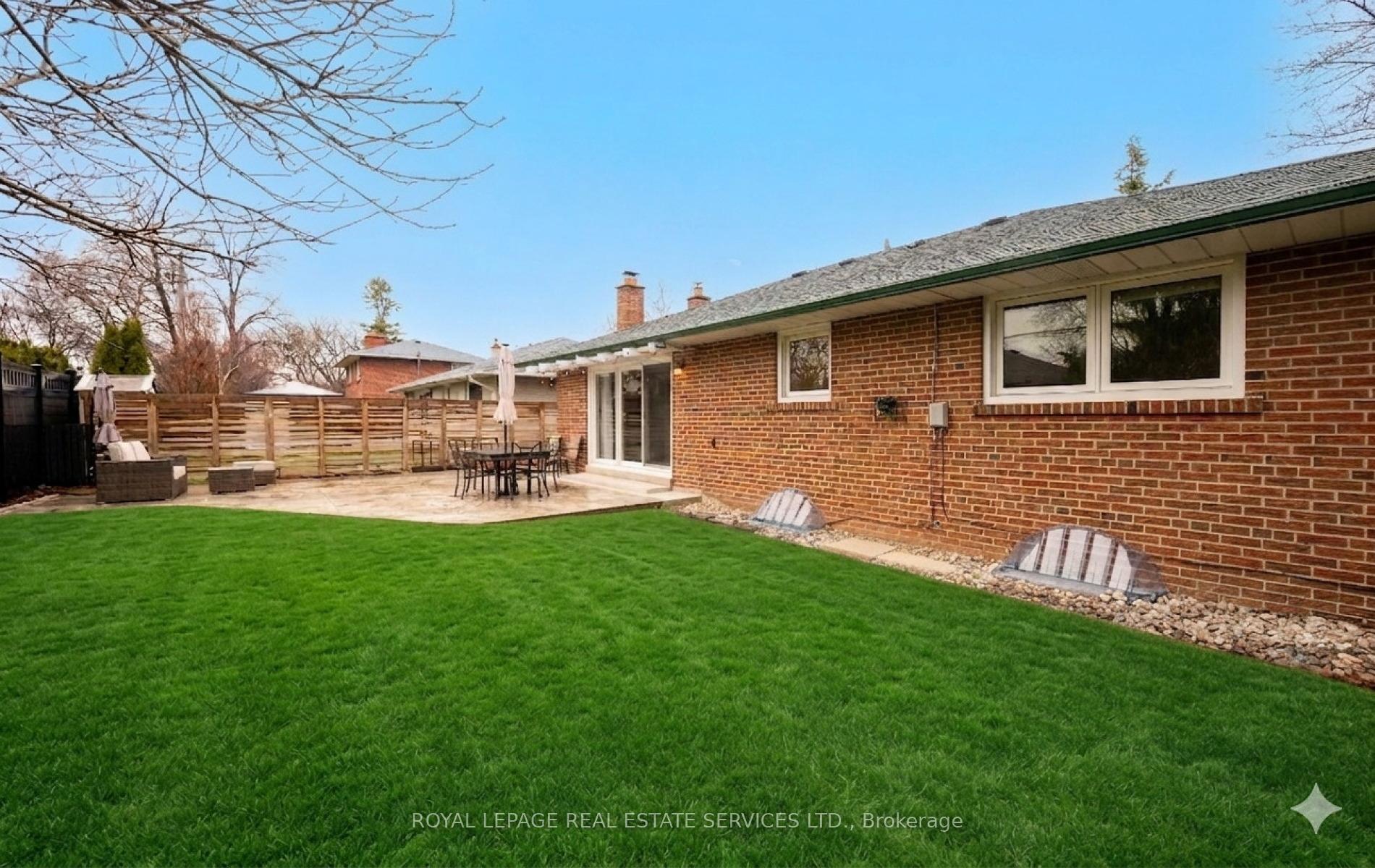 Photo 41 of 22 Arbroath Crescent, Etobicoke, Markland Wood — HOMEH