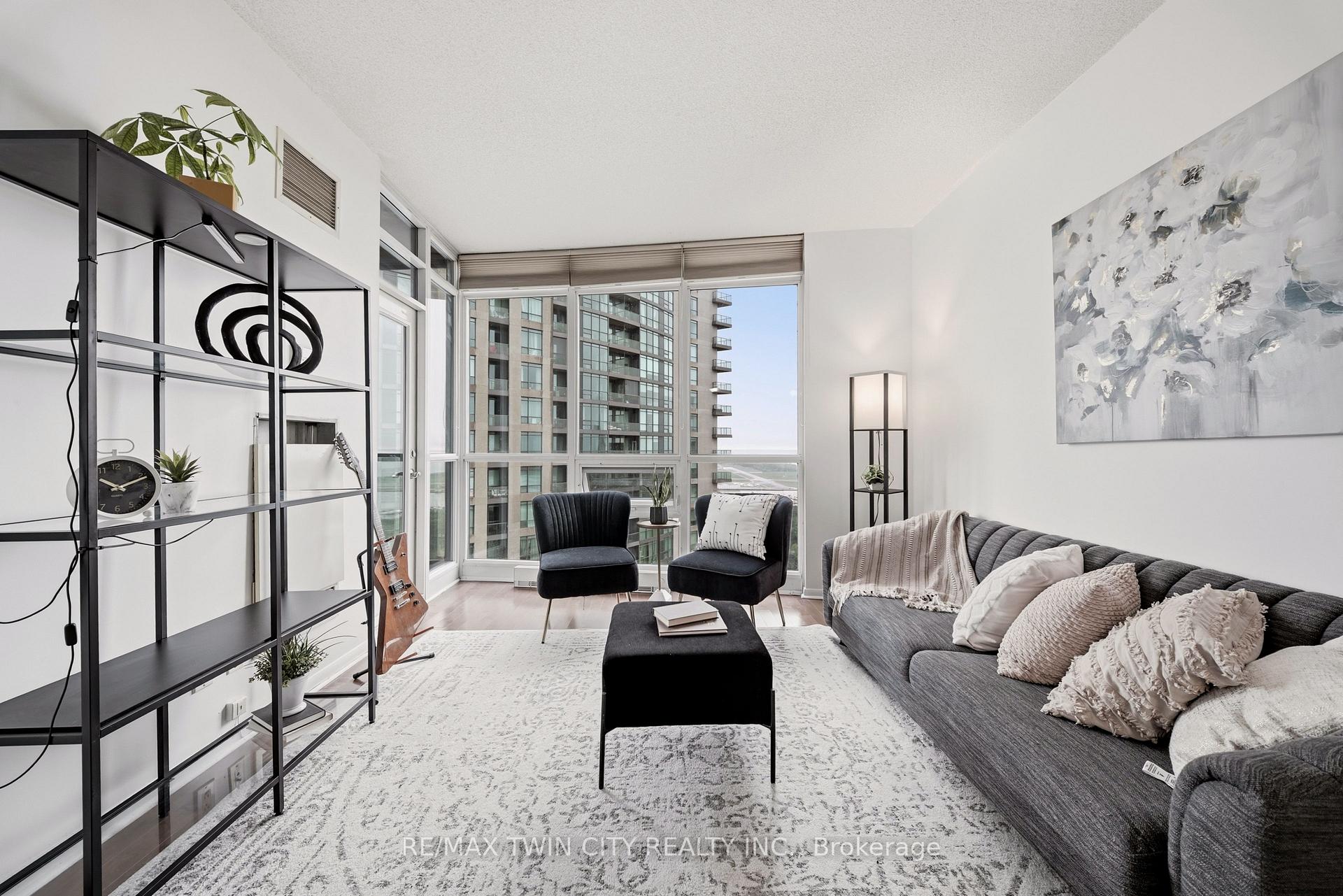 Photo 8 of Unit 2502, 231 Fort York Boulevard, Toronto, Niagara — HOMEH