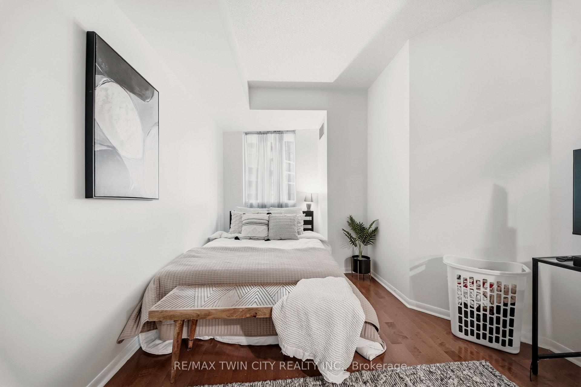 Photo 13 of Unit 2502, 231 Fort York Boulevard, Toronto, Niagara — HOMEH