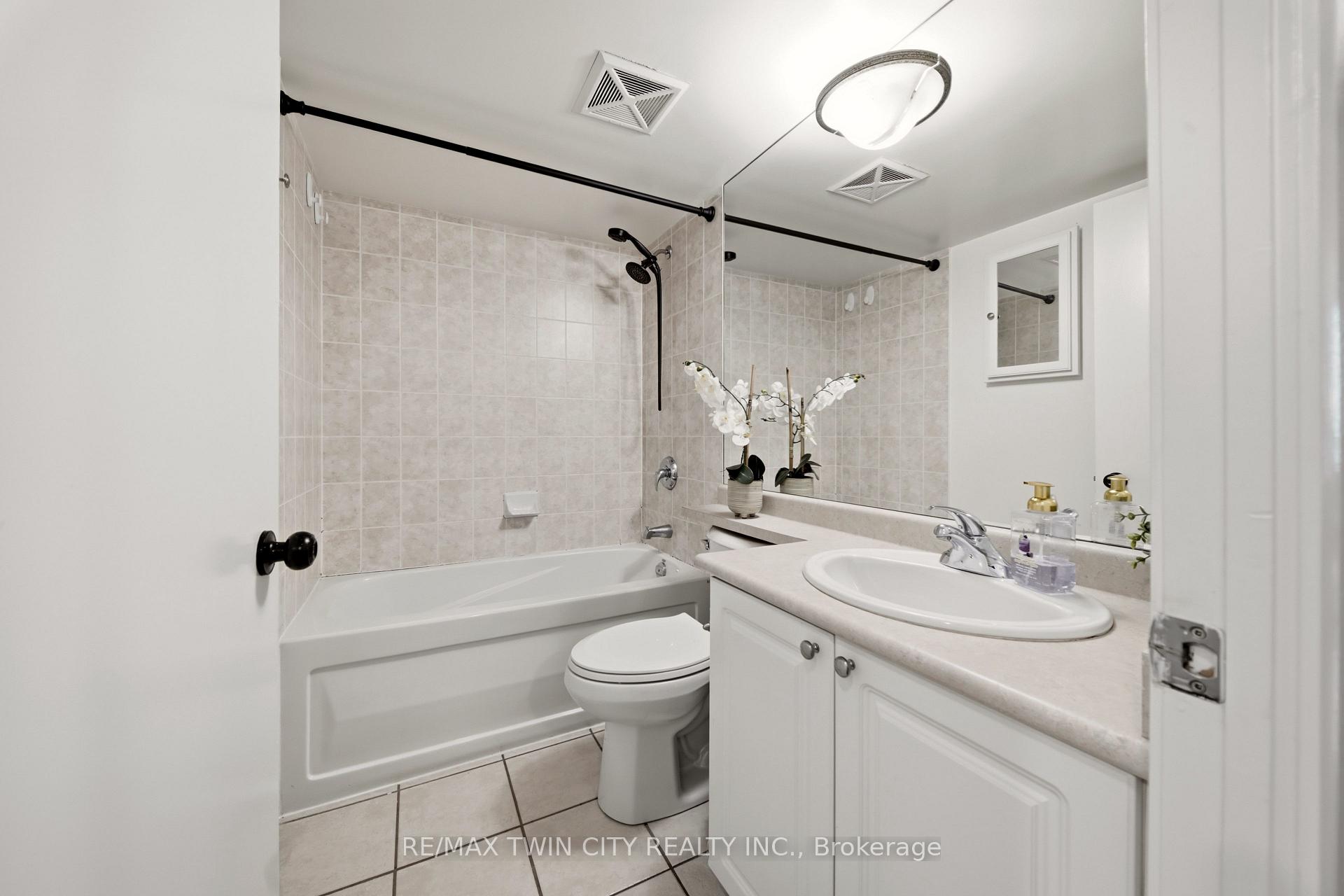 Photo 15 of Unit 2502, 231 Fort York Boulevard, Toronto, Niagara — HOMEH