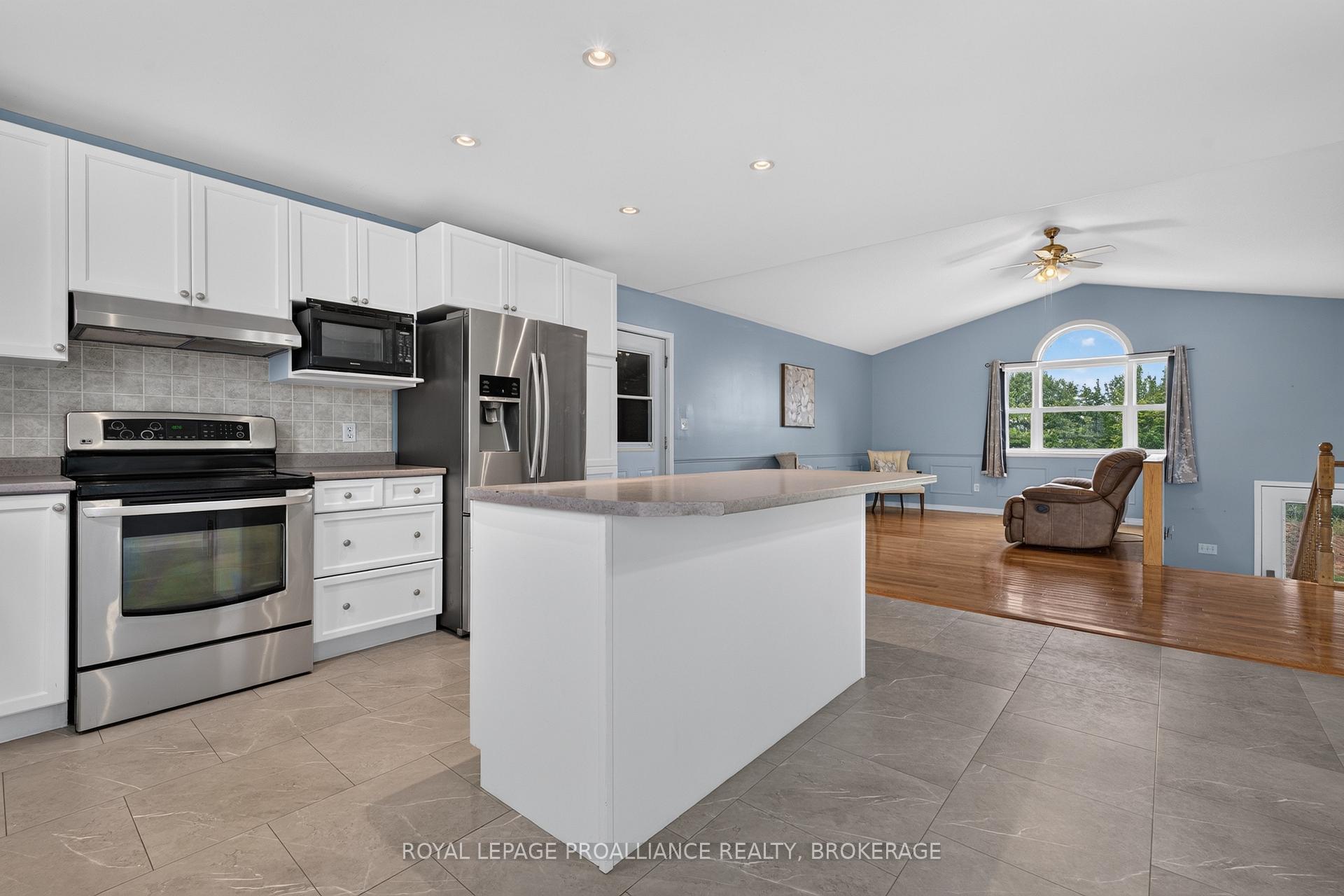 Photo 11 of 1023 Brown's Road, Frontenac, Frontenac Centre — HOMEH