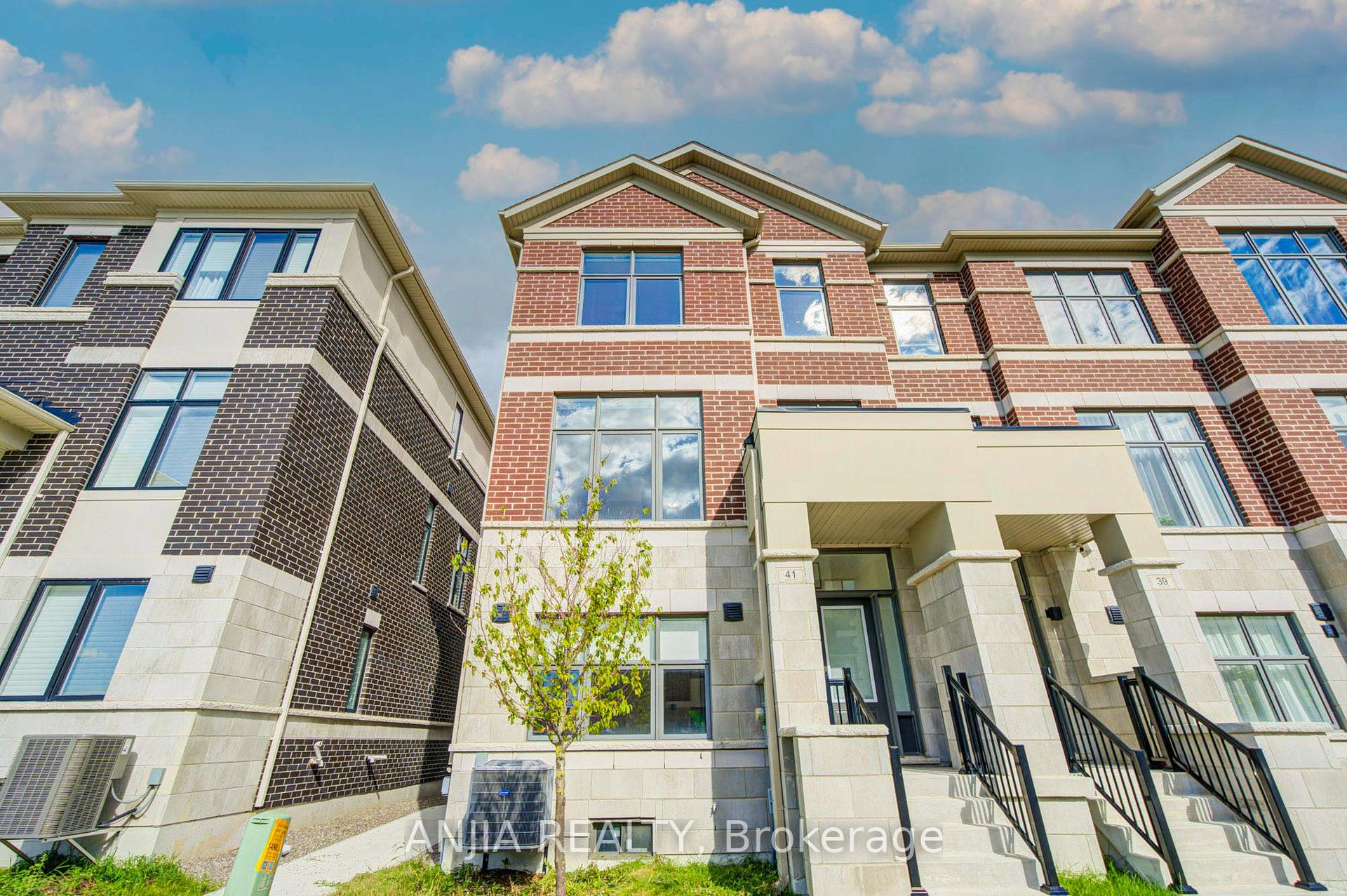 Photo 1 of 41 Kahshe Lane, Richmond Hill, Rural Richmond Hill — HOMEH