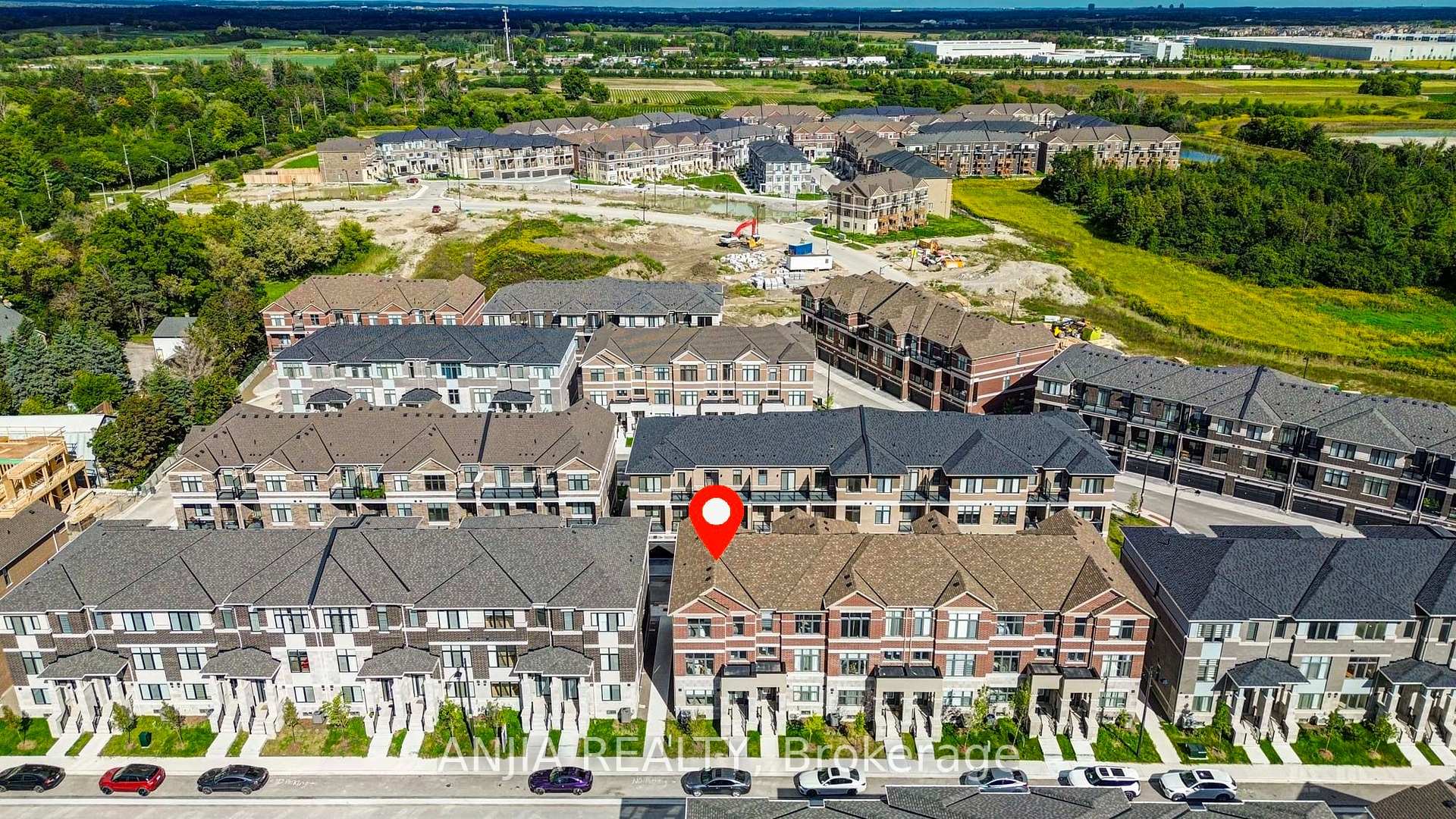 Photo 2 of 41 Kahshe Lane, Richmond Hill, Rural Richmond Hill — HOMEH