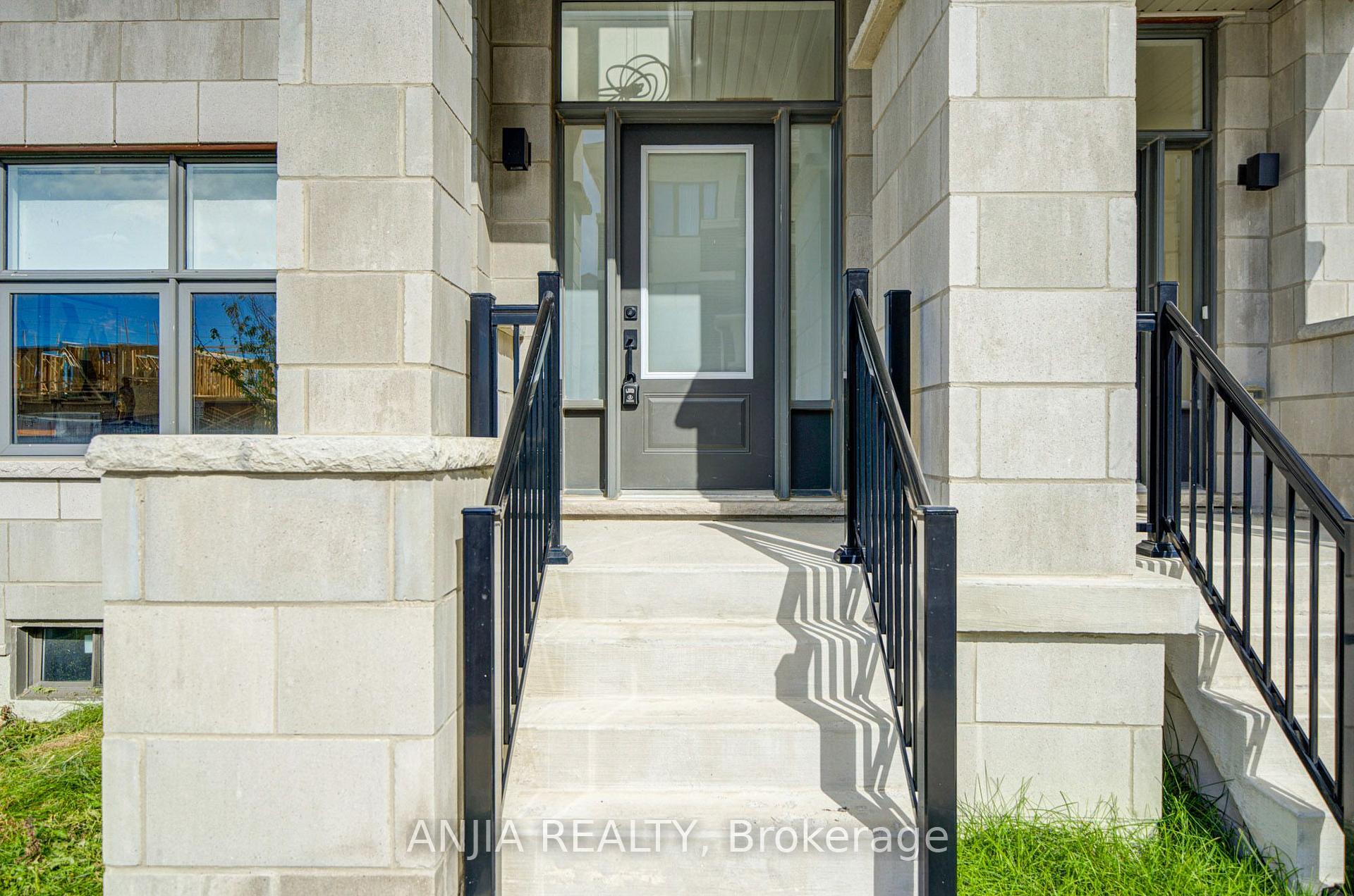 Photo 3 of 41 Kahshe Lane, Richmond Hill, Rural Richmond Hill — HOMEH