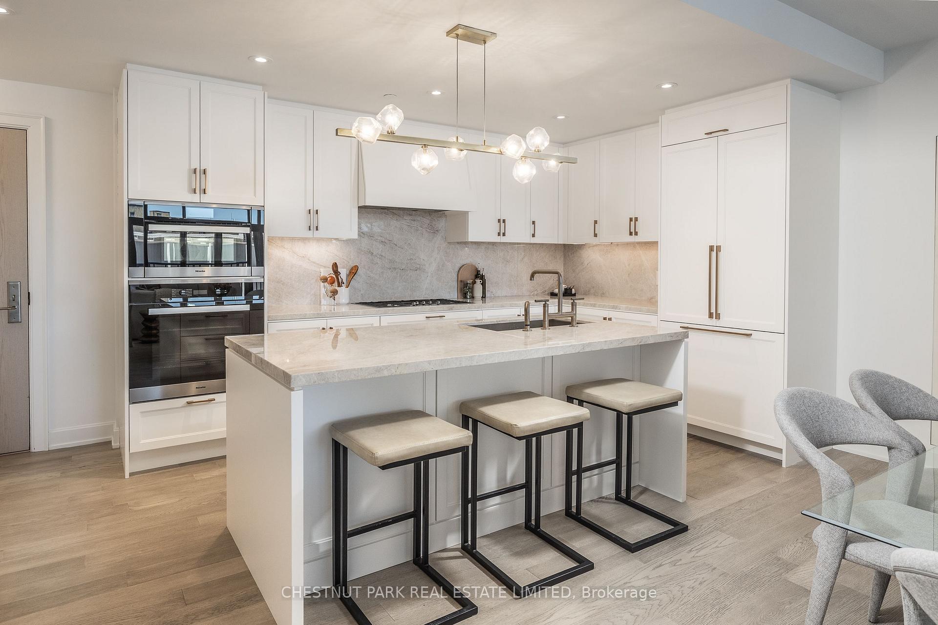 Photo 3 of Unit 408, 1 Strathgowan Avenue, Toronto, Lawrence Park South — HOMEH