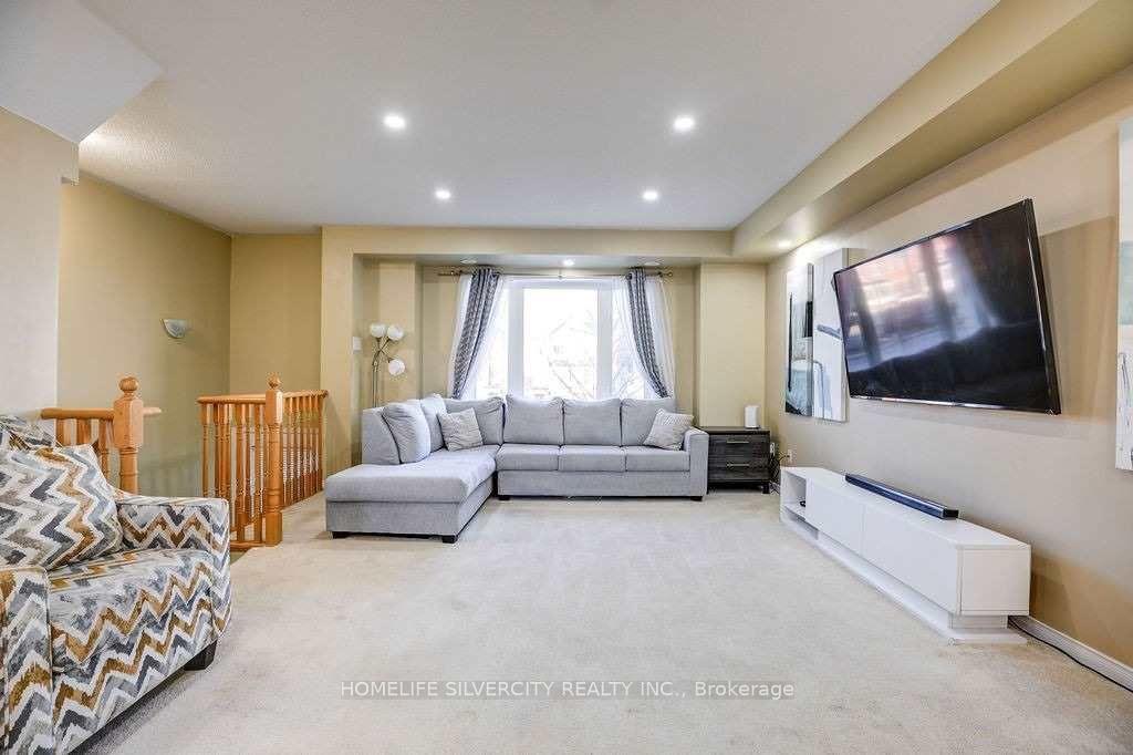 Photo 5 of Unit 64, 60 Fairwood Circle, Brampton, Sandringham-Wellington — HOMEH