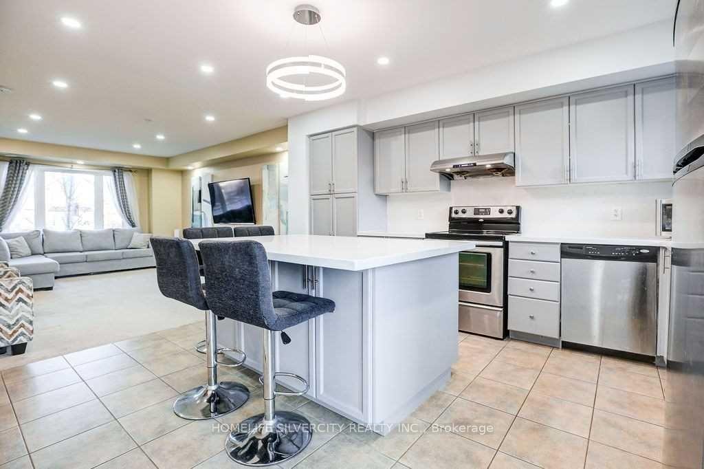 Photo 6 of Unit 64, 60 Fairwood Circle, Brampton, Sandringham-Wellington — HOMEH