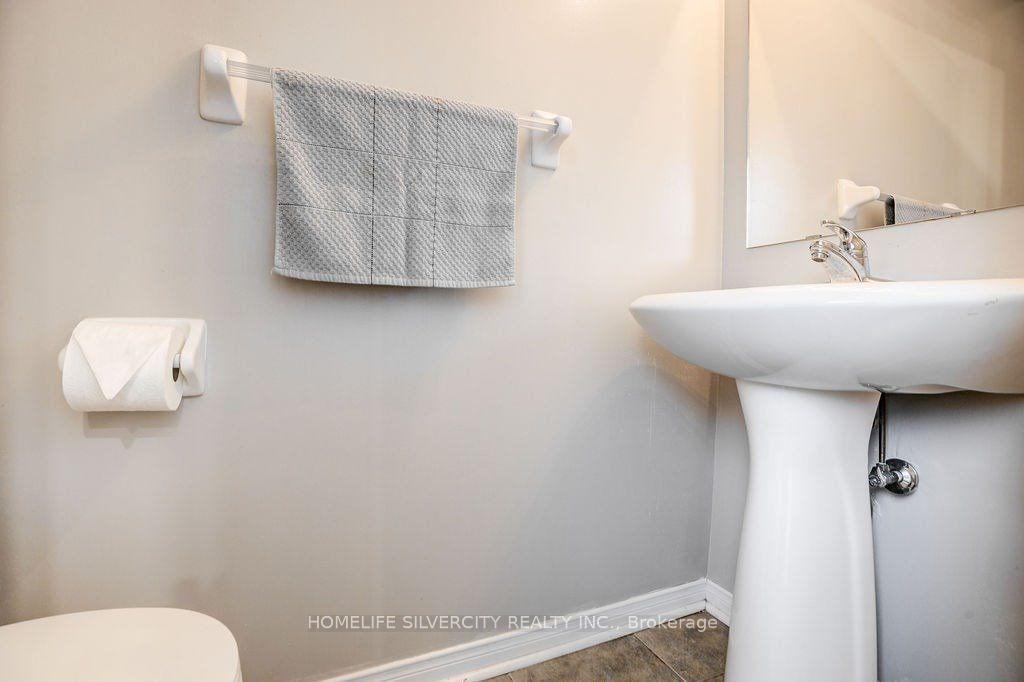 Photo 7 of Unit 64, 60 Fairwood Circle, Brampton, Sandringham-Wellington — HOMEH