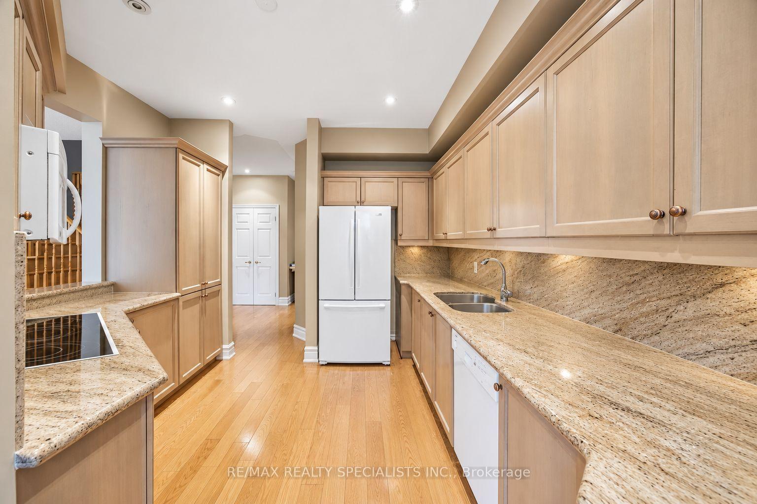 Photo 6 of Unit 35, 2000 The Collegeway, Mississauga, Erin Mills — HOMEH