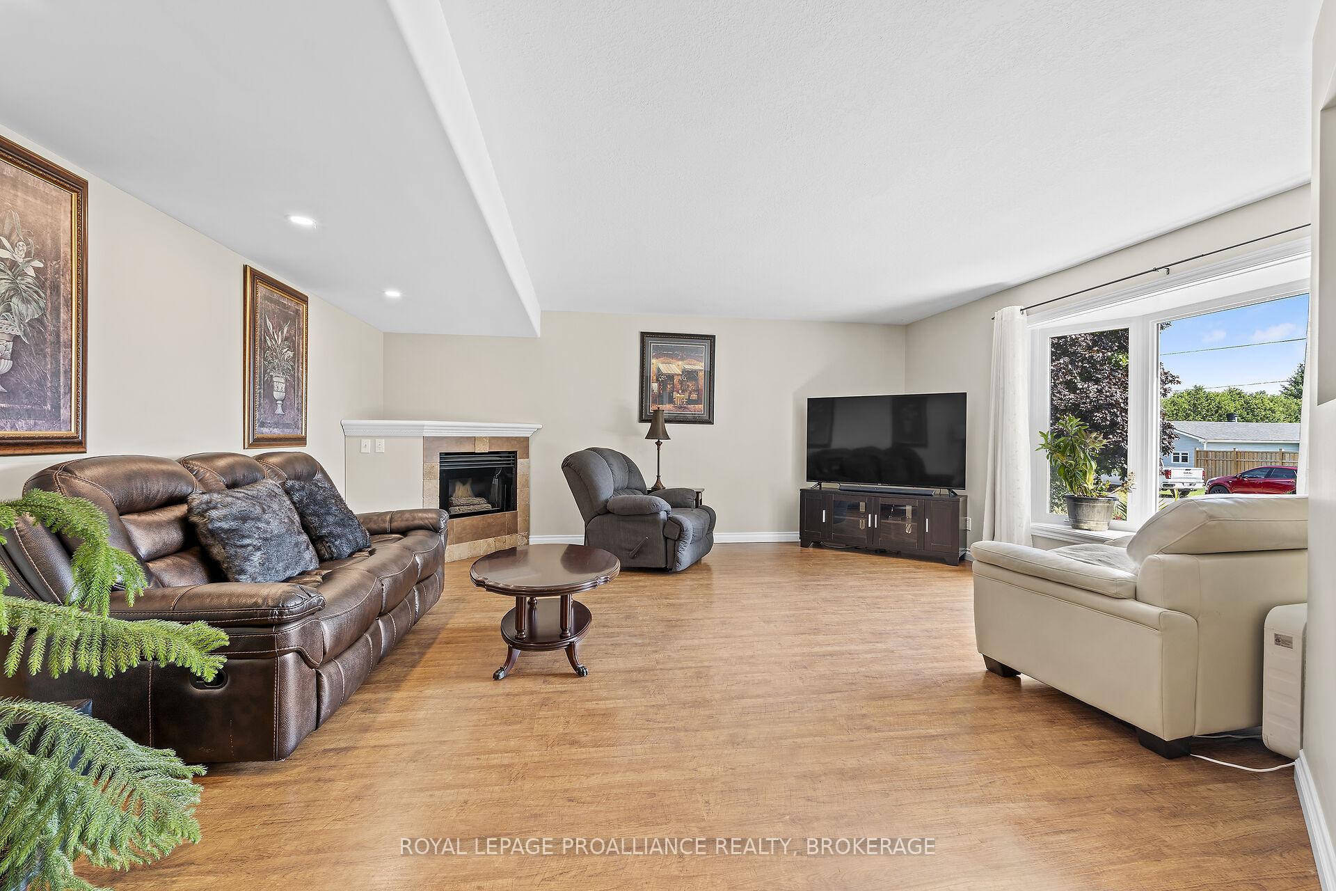 Photo 7 of 2112 Burbrook Road, Kingston, City North of 401 — HOMEH