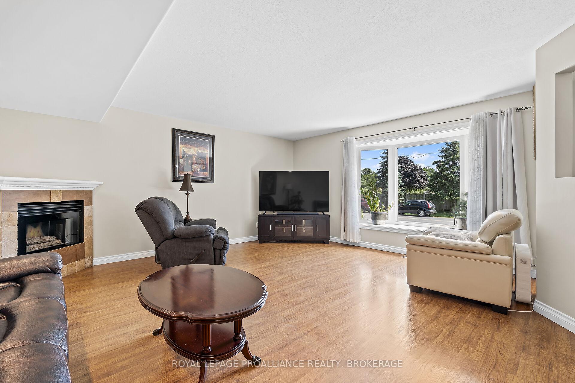 Photo 8 of 2112 Burbrook Road, Kingston, City North of 401 — HOMEH
