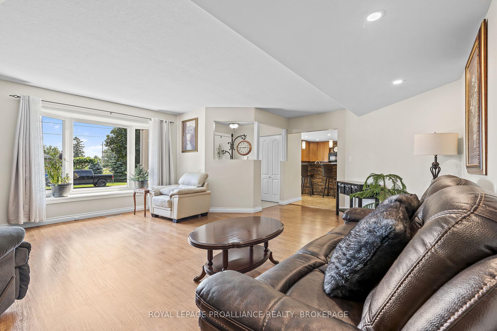Photo 9 of 2112 Burbrook Road, Kingston, City North of 401 — HOMEH