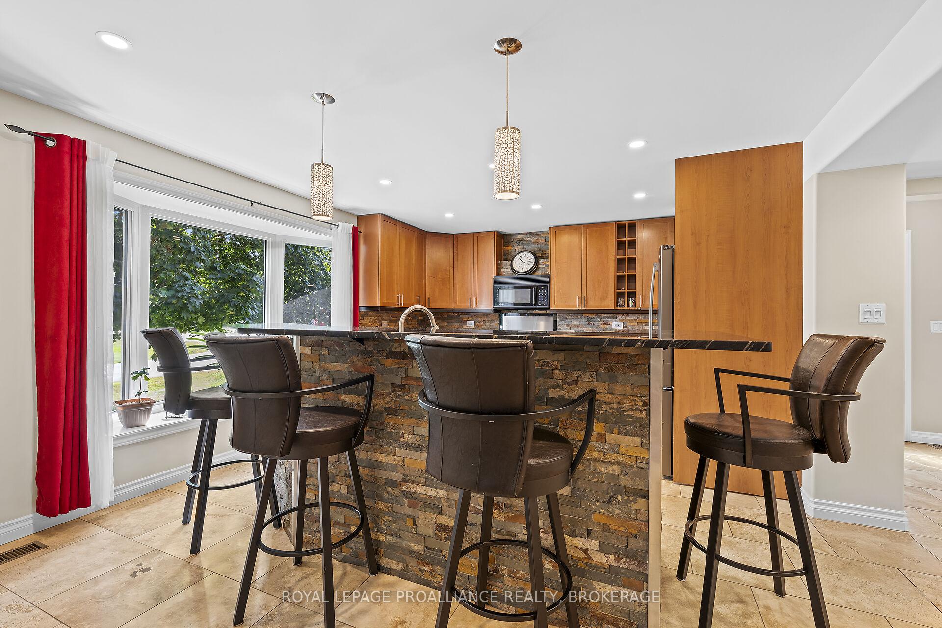 Photo 12 of 2112 Burbrook Road, Kingston, City North of 401 — HOMEH