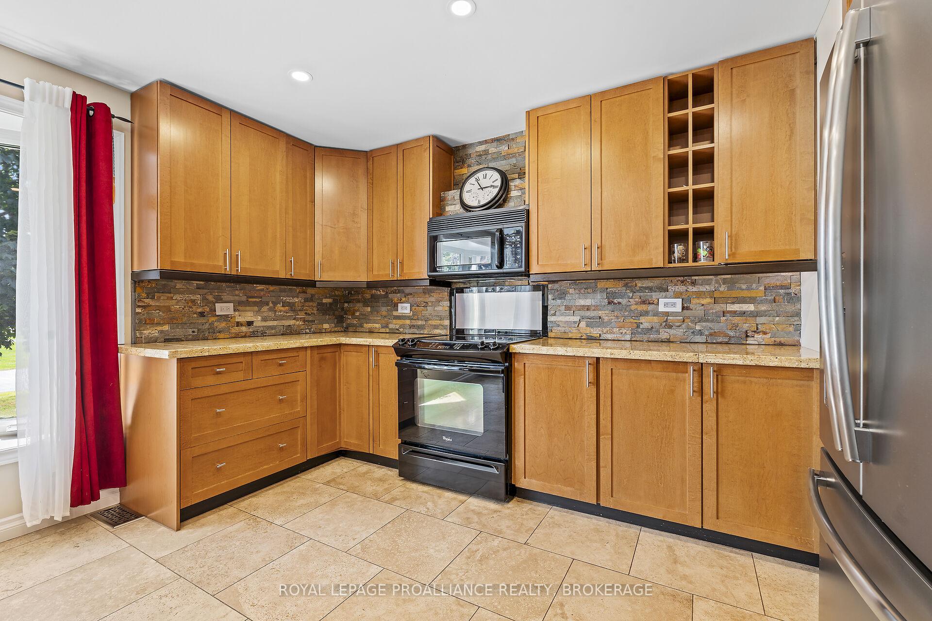 Photo 15 of 2112 Burbrook Road, Kingston, City North of 401 — HOMEH