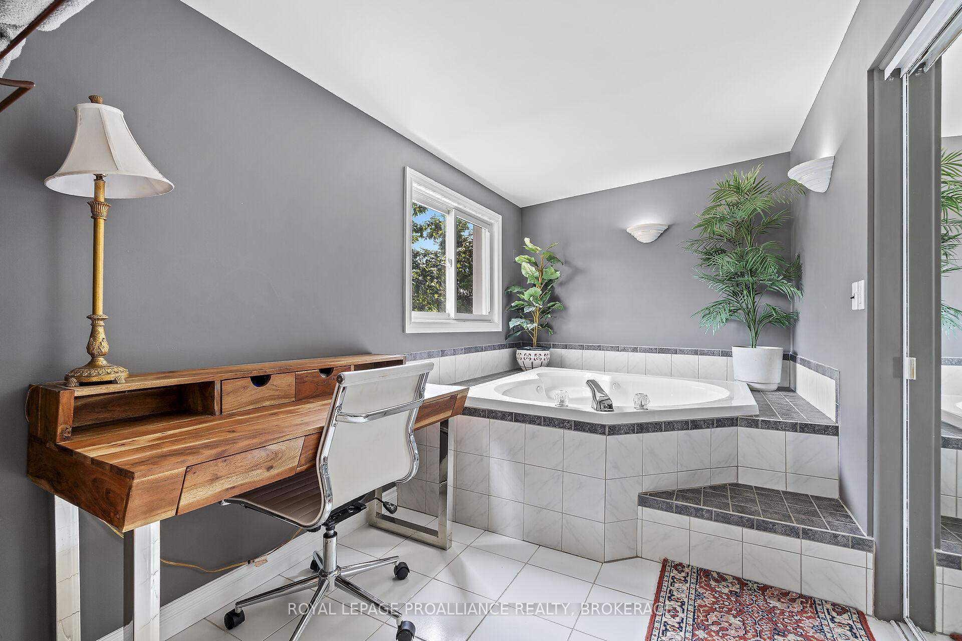 Photo 22 of 2112 Burbrook Road, Kingston, City North of 401 — HOMEH