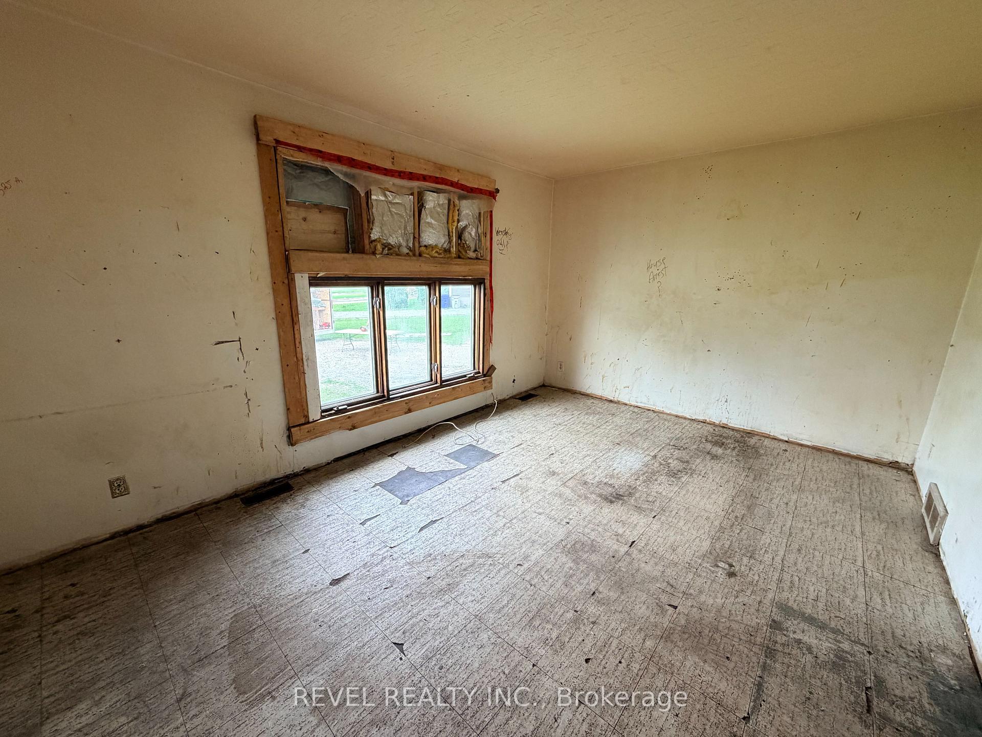 Photo 3 of 387 Randall Drive, Timmins, TNW - Riverpark — HOMEH