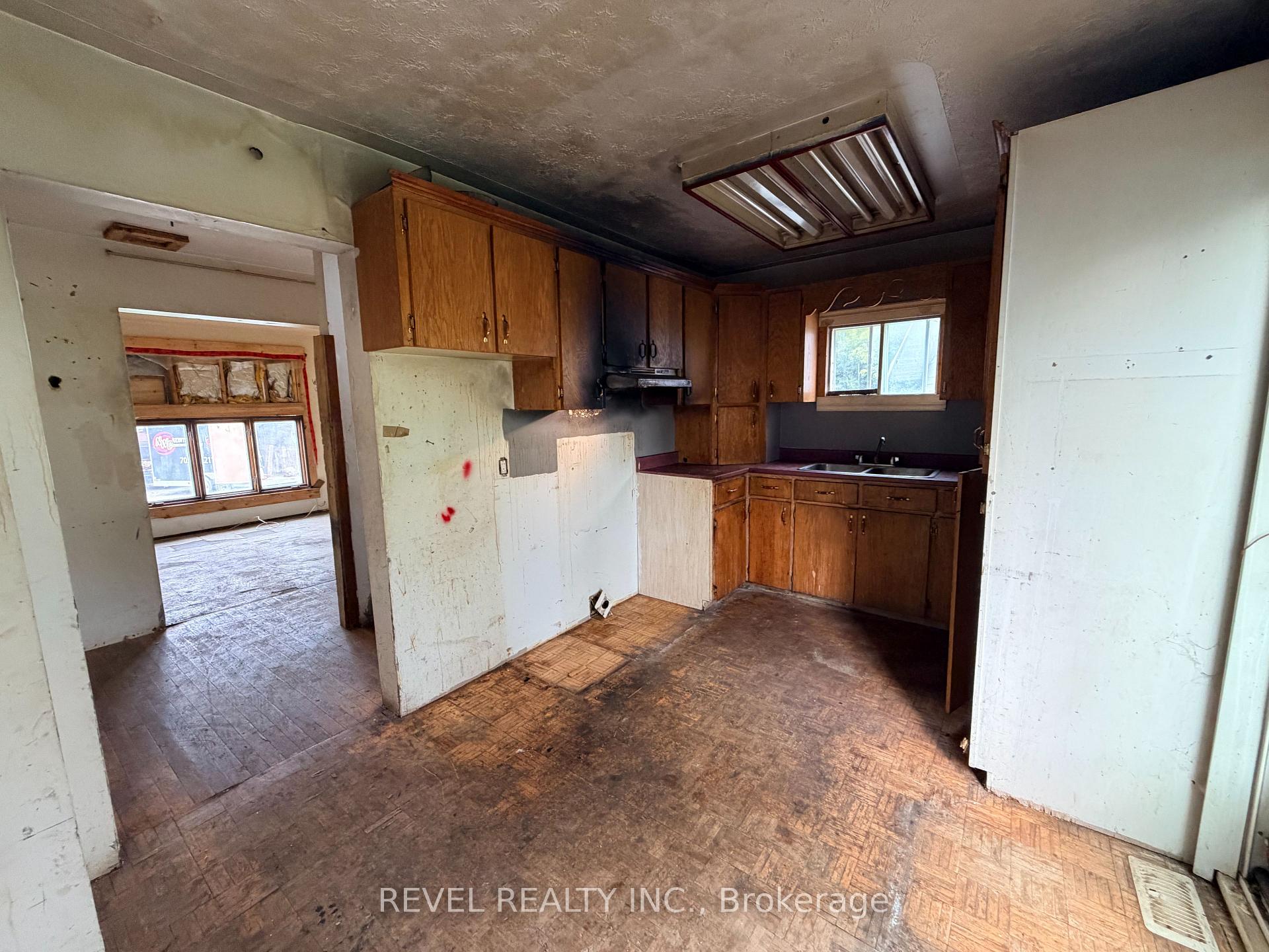 Photo 4 of 387 Randall Drive, Timmins, TNW - Riverpark — HOMEH