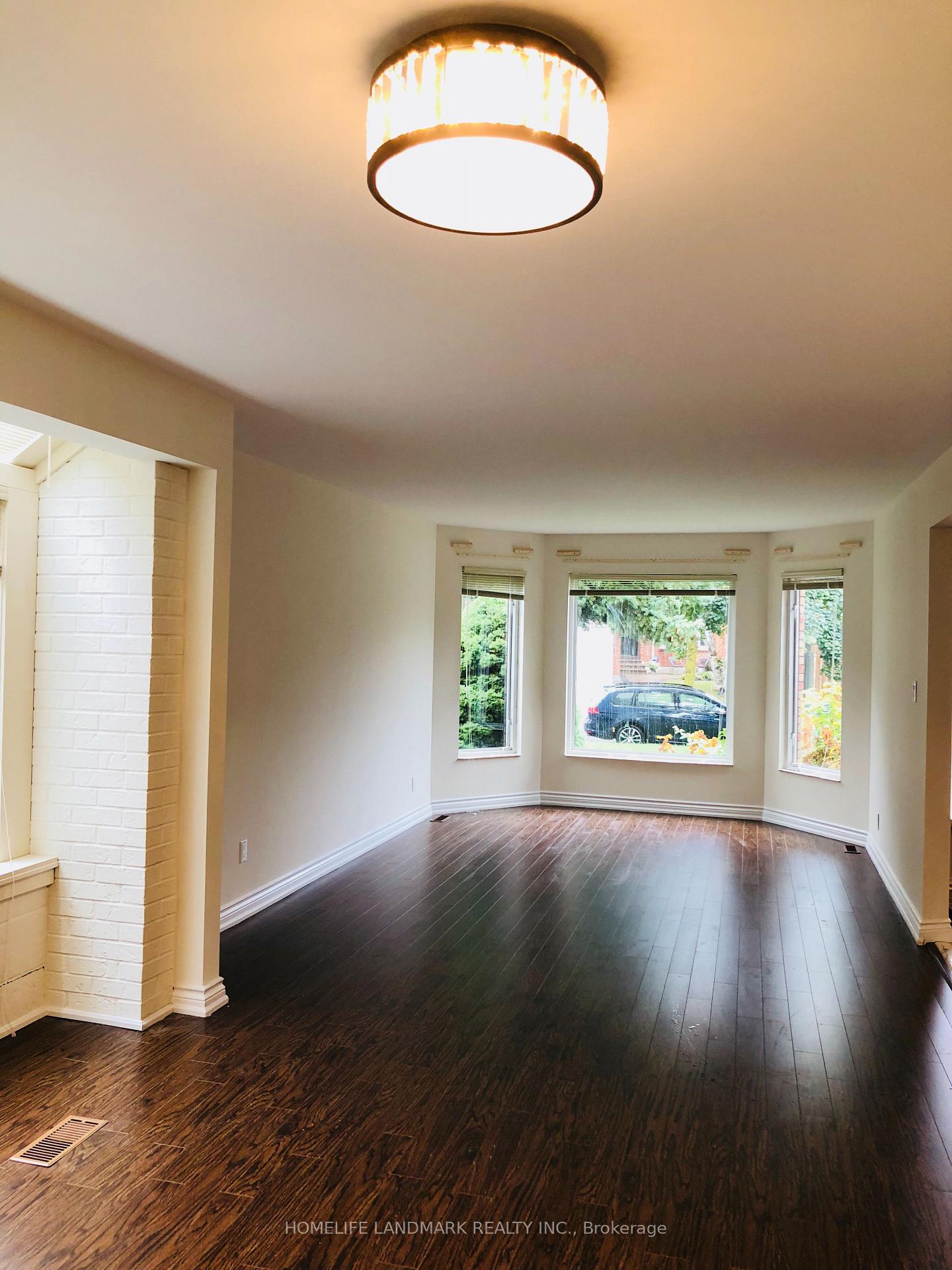 Photo 2 of 186 Huntington Park Drive, Markham, Thornlea — HOMEH