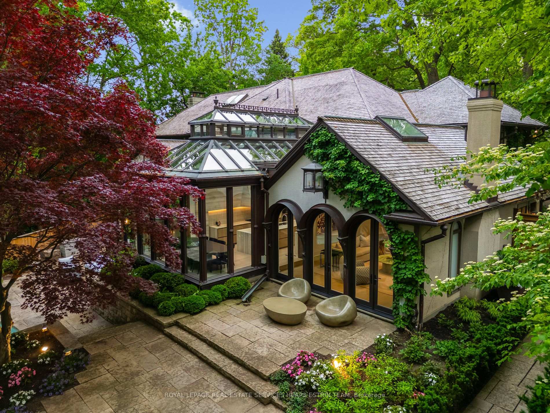 Photo 2 of 25 North Drive, Etobicoke, Edenbridge-Humber Valley — HOMEH