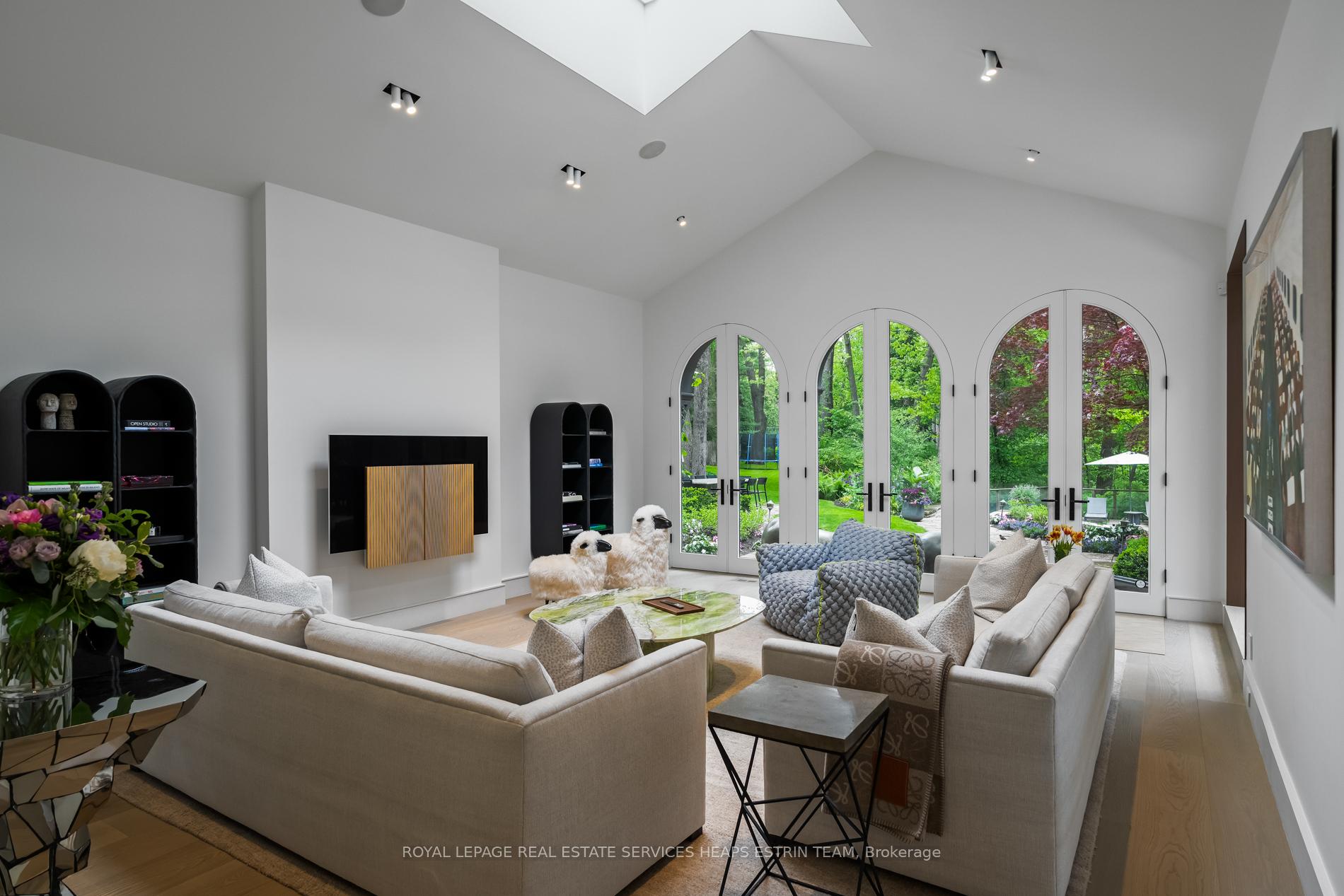 Photo 7 of 25 North Drive, Etobicoke, Edenbridge-Humber Valley — HOMEH