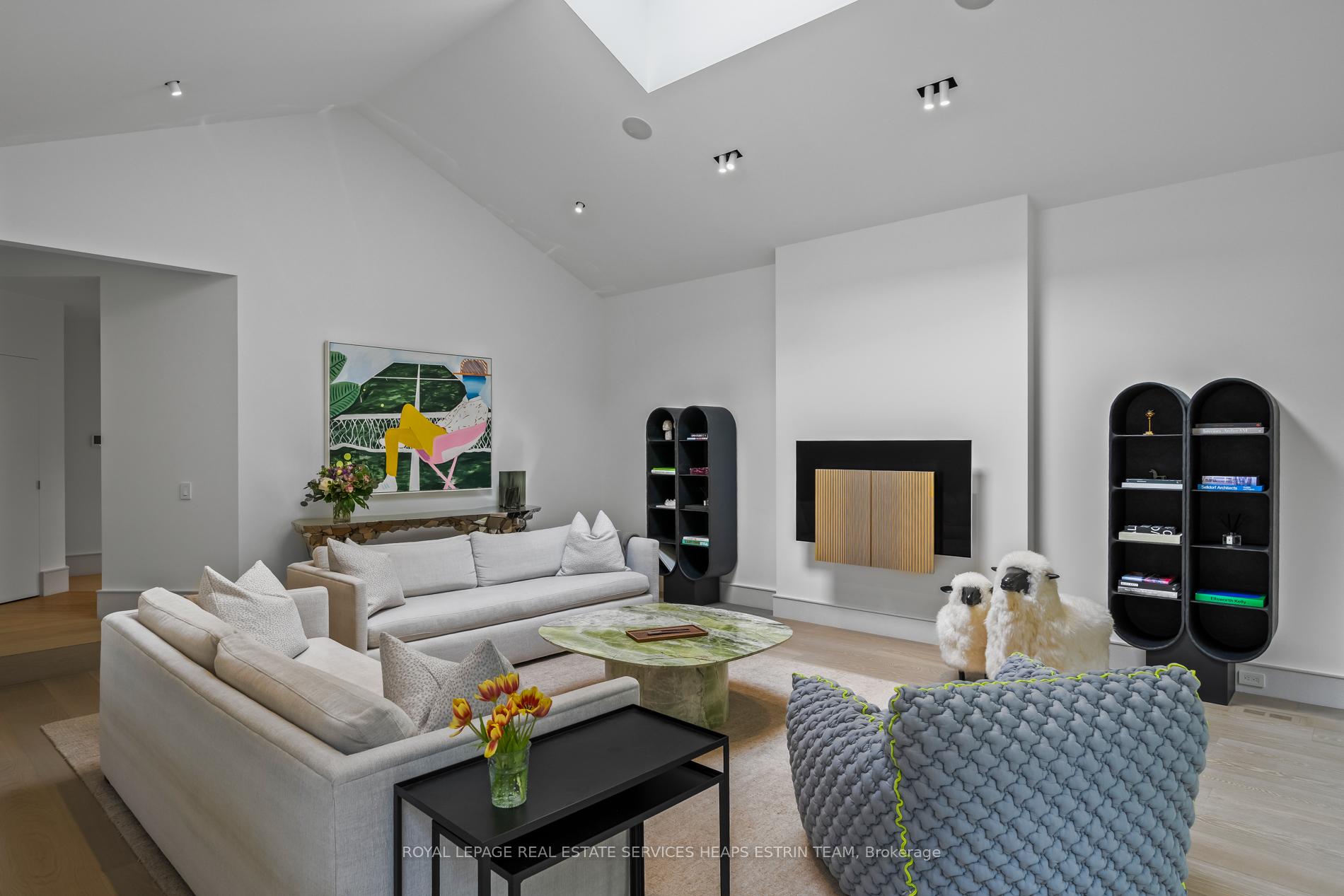 Photo 8 of 25 North Drive, Etobicoke, Edenbridge-Humber Valley — HOMEH