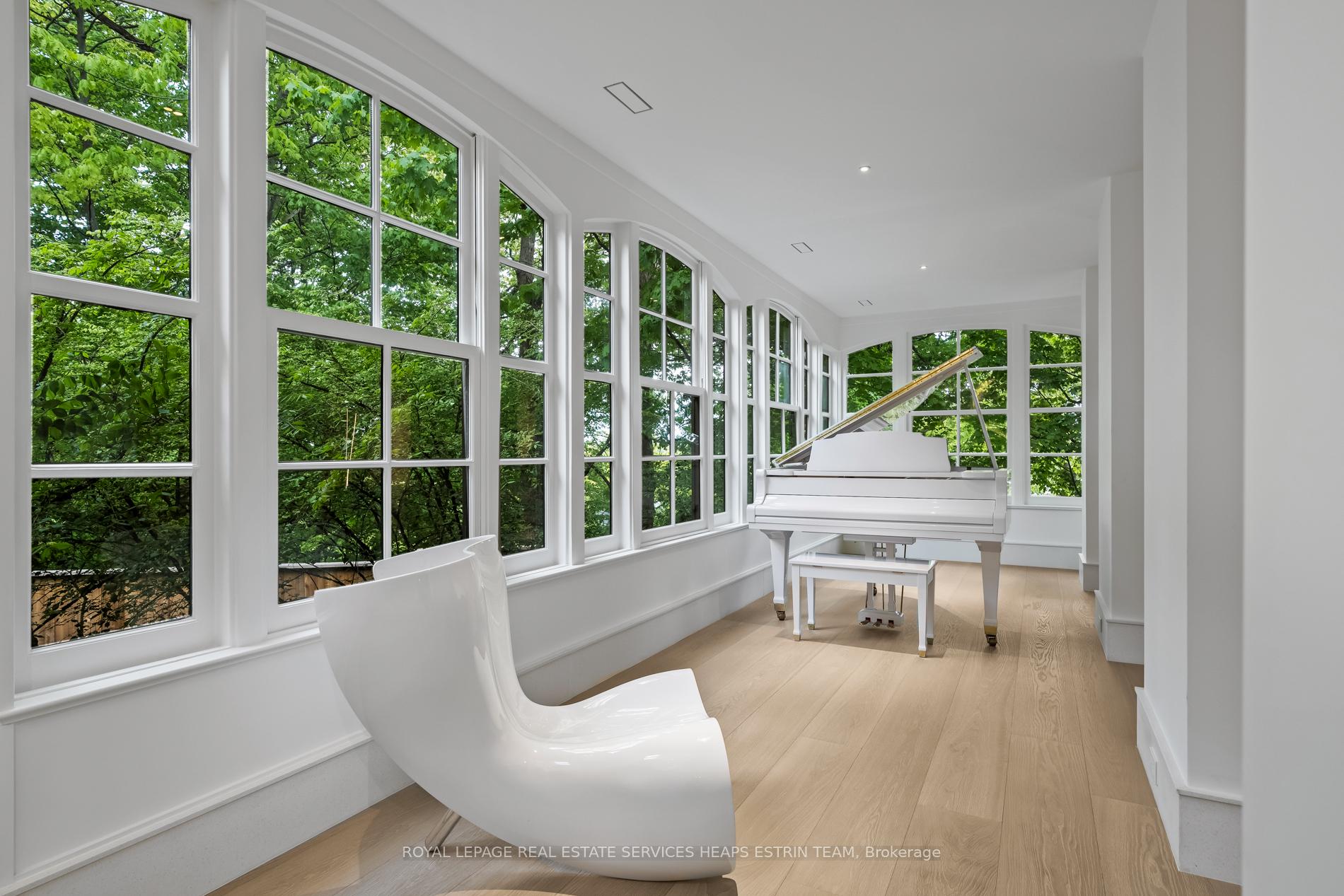 Photo 15 of 25 North Drive, Etobicoke, Edenbridge-Humber Valley — HOMEH