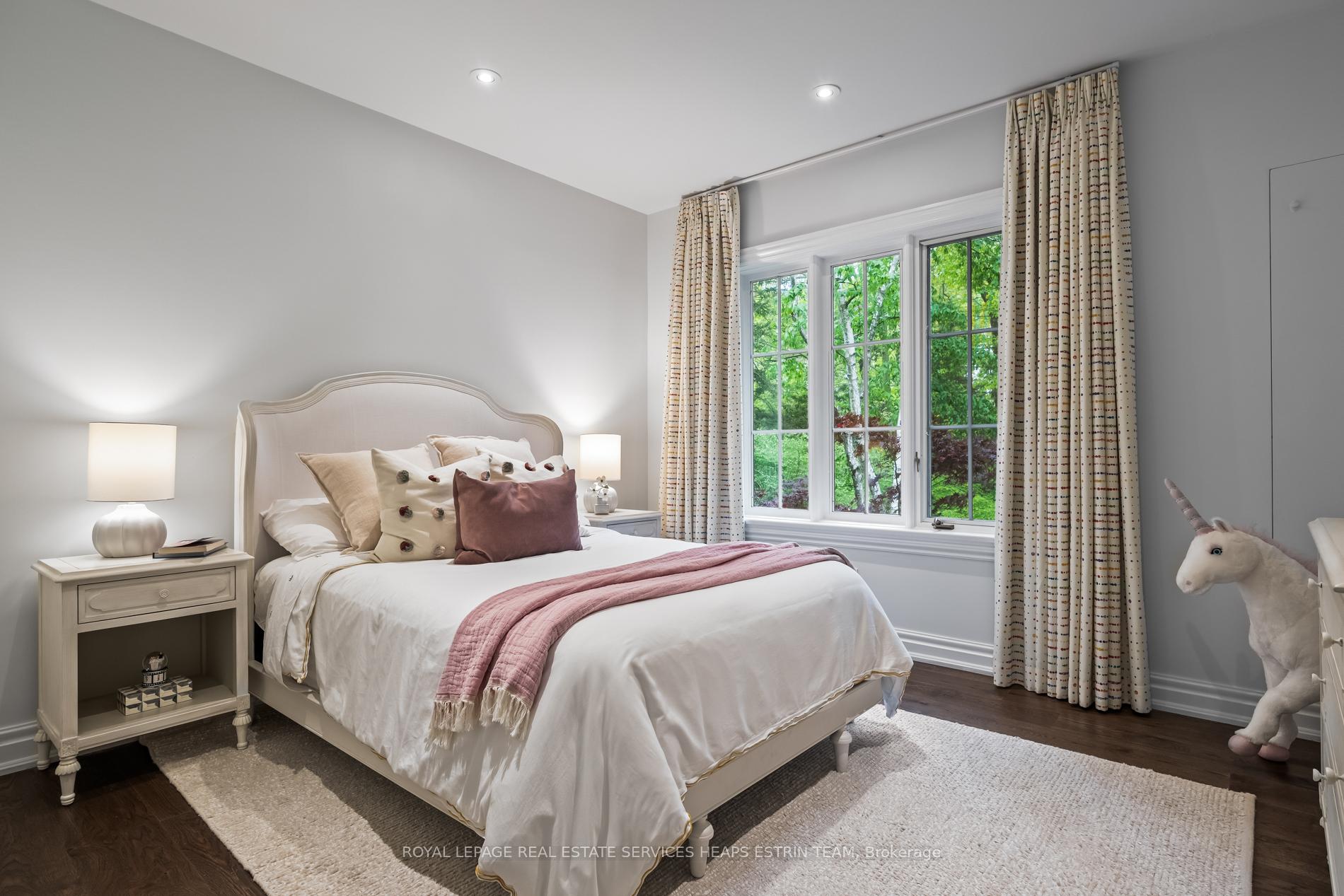 Photo 29 of 25 North Drive, Etobicoke, Edenbridge-Humber Valley — HOMEH