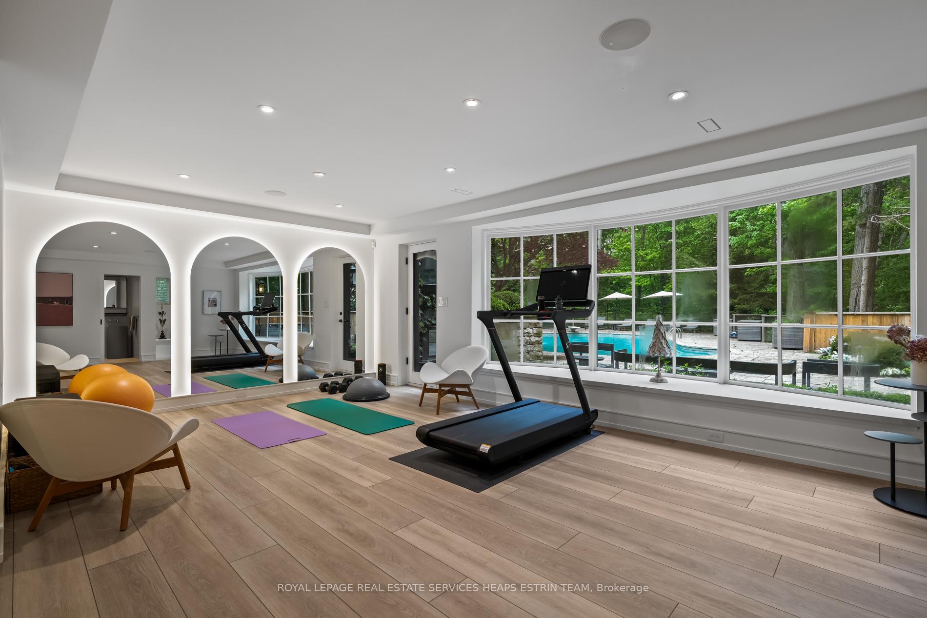 Photo 35 of 25 North Drive, Etobicoke, Edenbridge-Humber Valley — HOMEH
