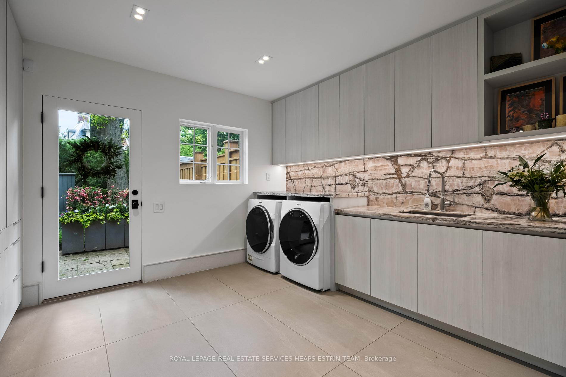 Photo 36 of 25 North Drive, Etobicoke, Edenbridge-Humber Valley — HOMEH