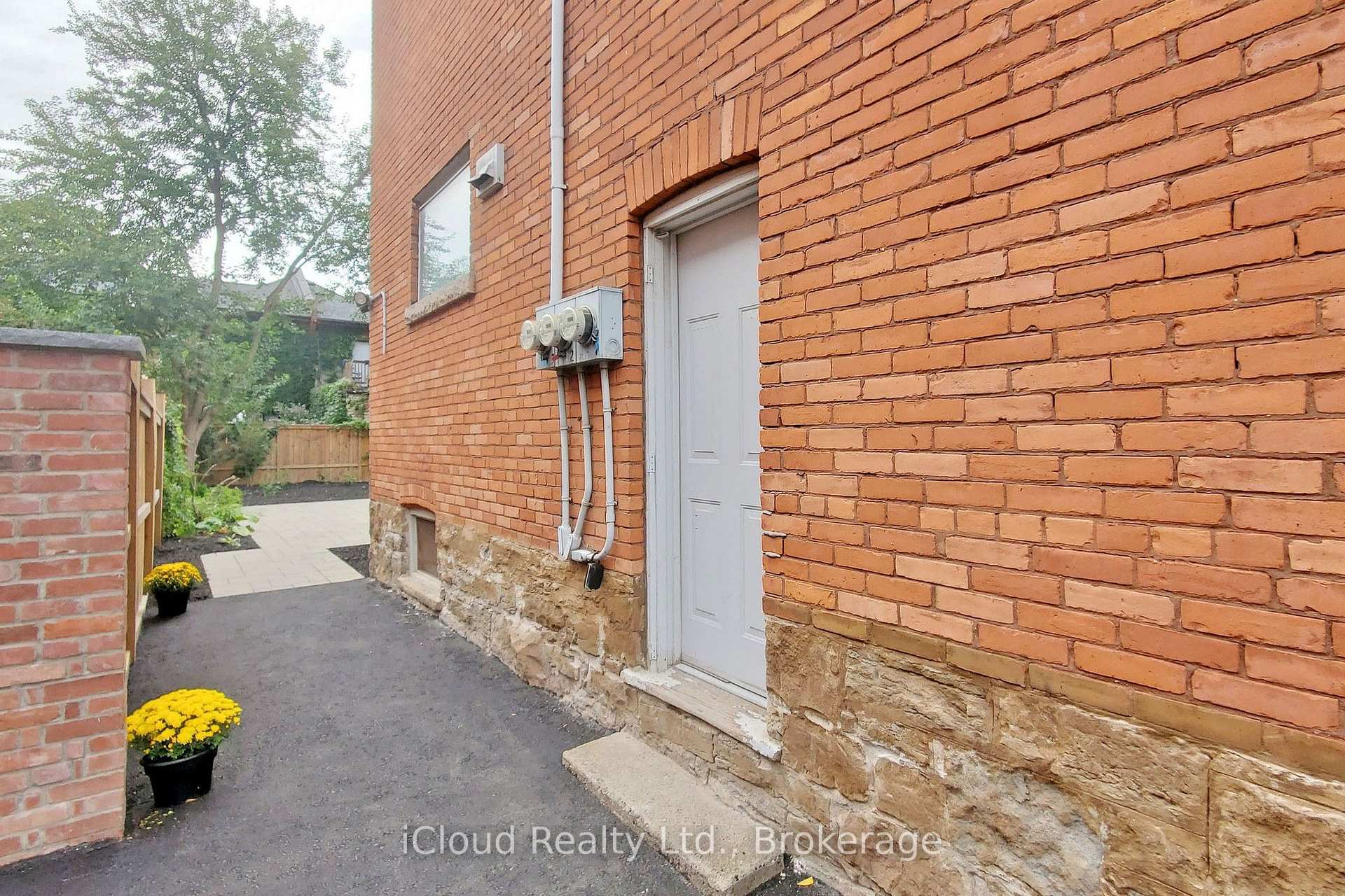 Photo 4 of 75 Ontario Avenue, Hamilton, Stinson — HOMEH