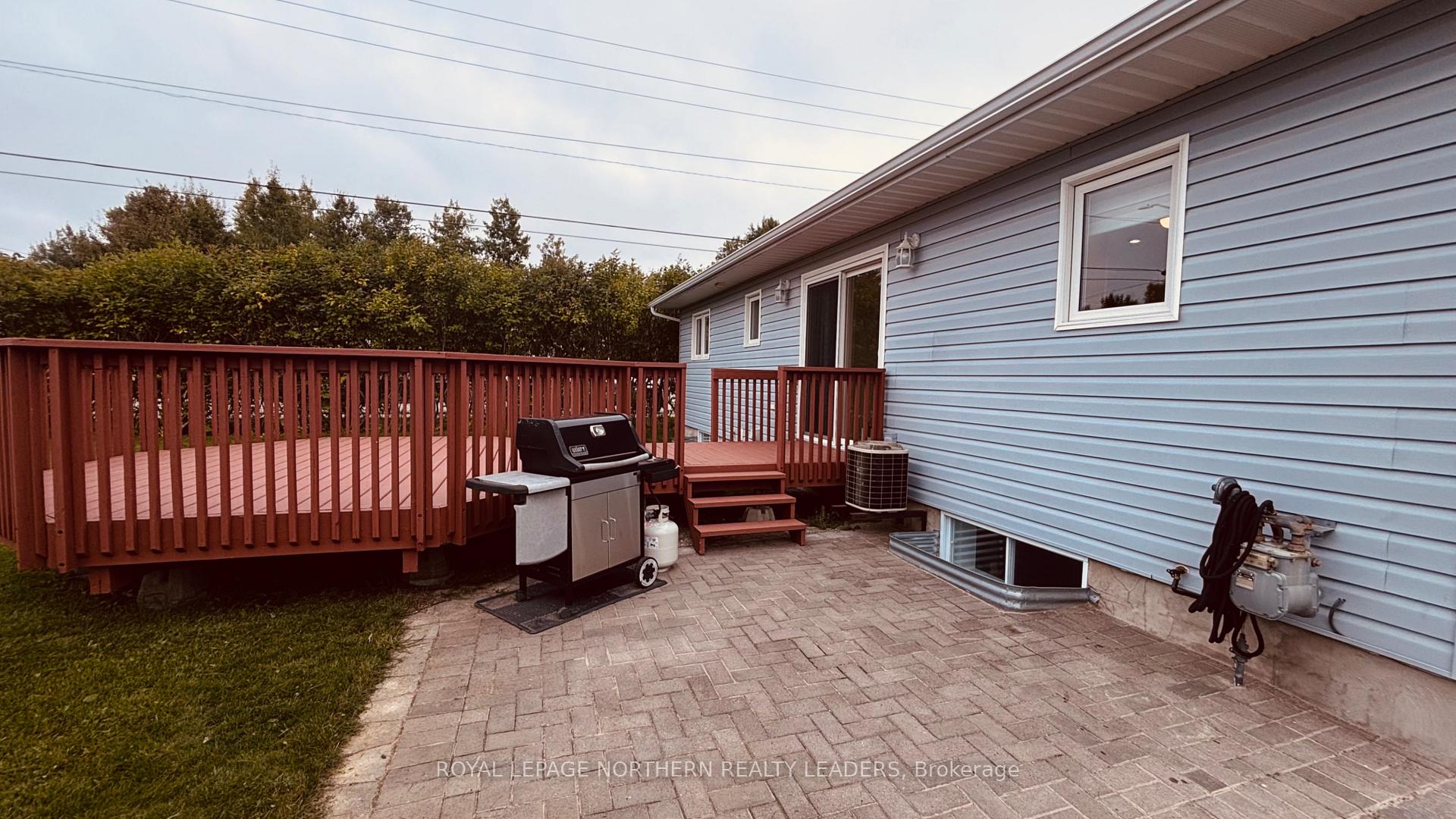 Photo 7 of 65 Connaught Avenue S, Cochrane — HOMEH