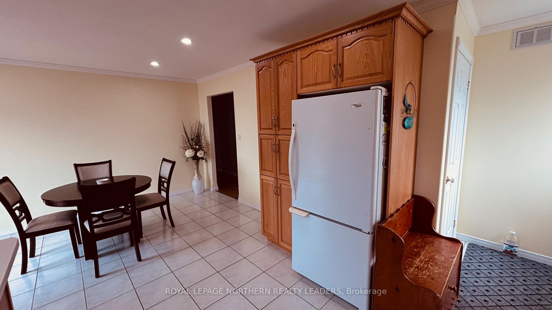 Photo 10 of 65 Connaught Avenue S, Cochrane — HOMEH